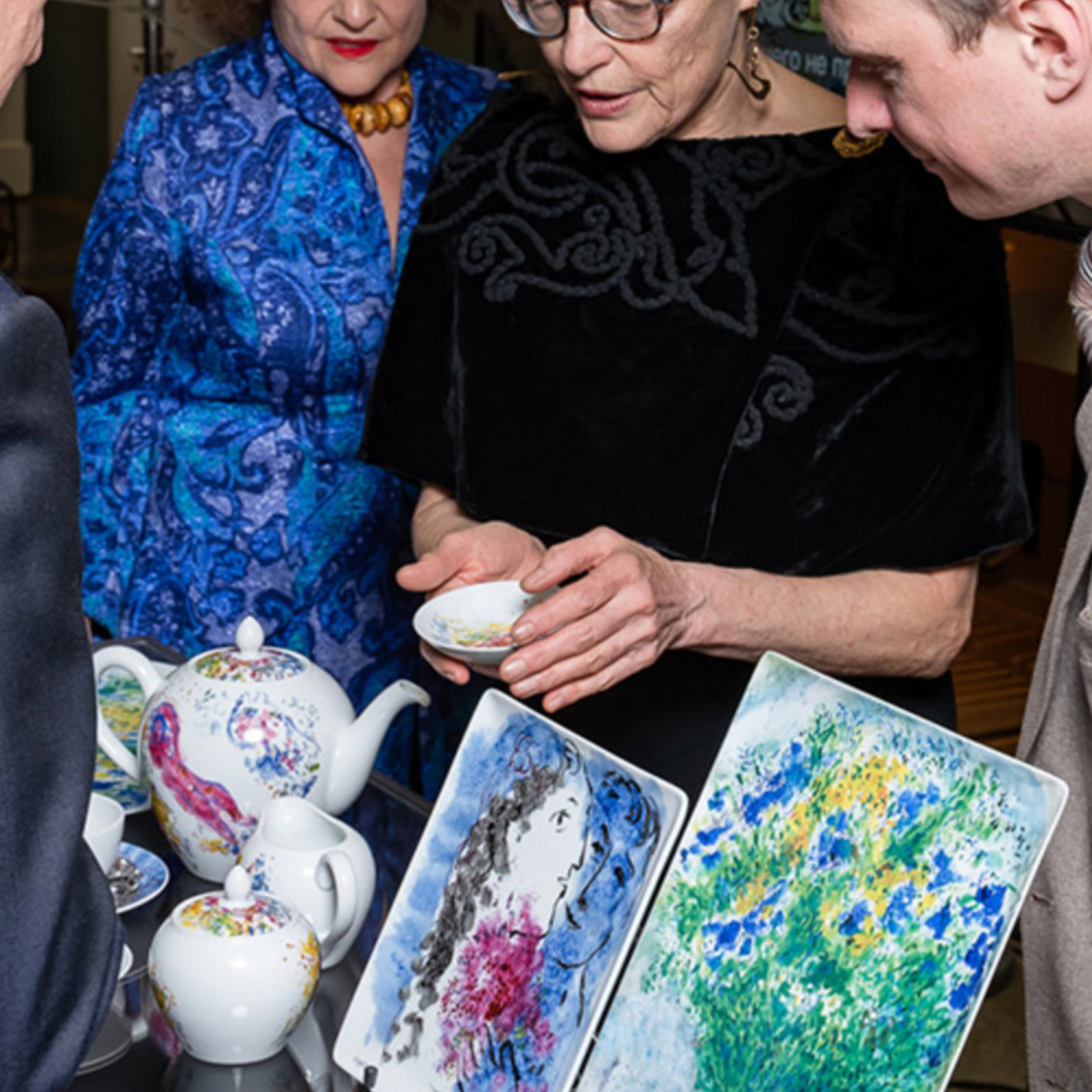 Bernardaud Les Bouquet De Fleurs by Marc Chagall set of 4 Tea Cups and Saucers — view 3