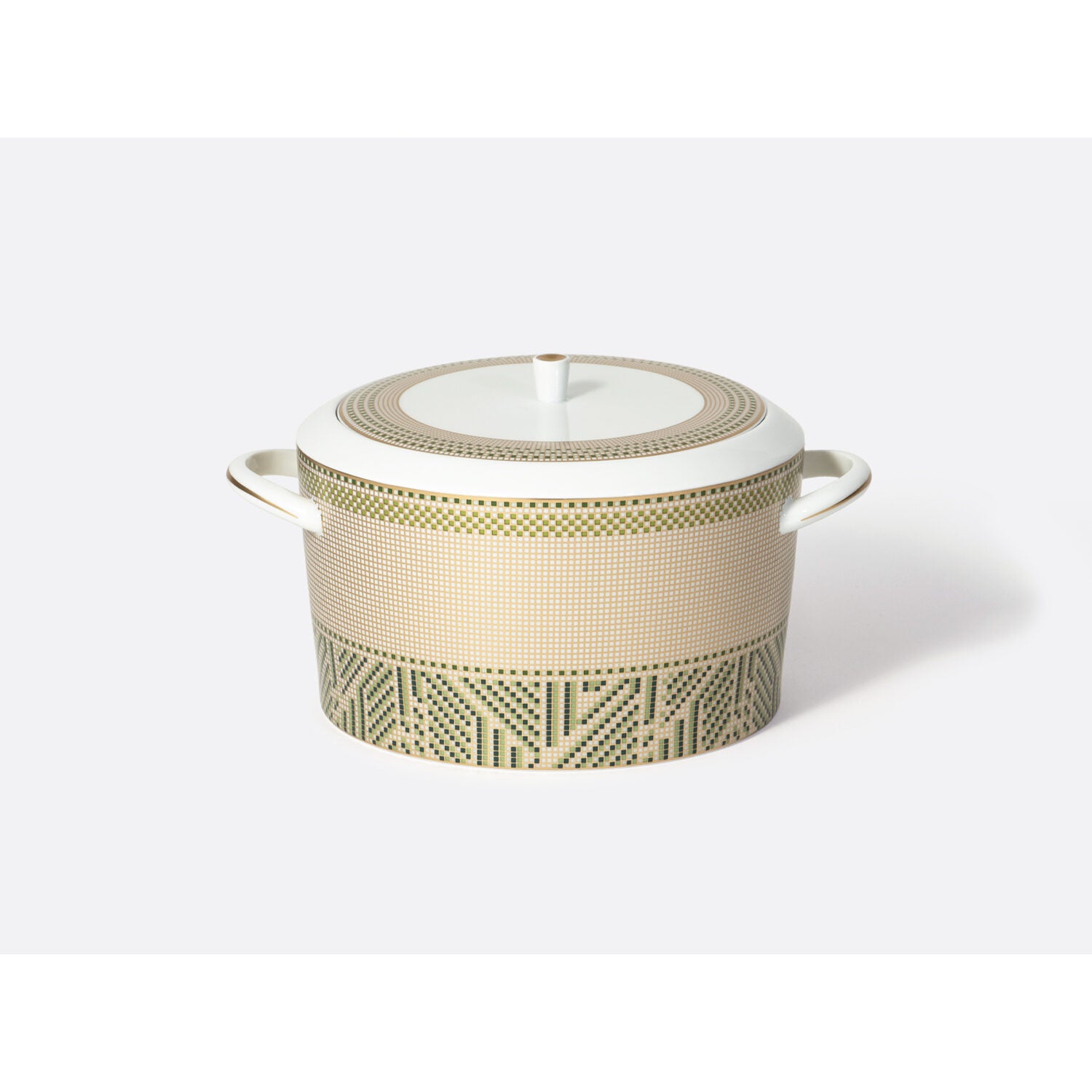 Bernardaud Soup tureen 2qt, Limoges porcelain, Augusta collection, on a white background