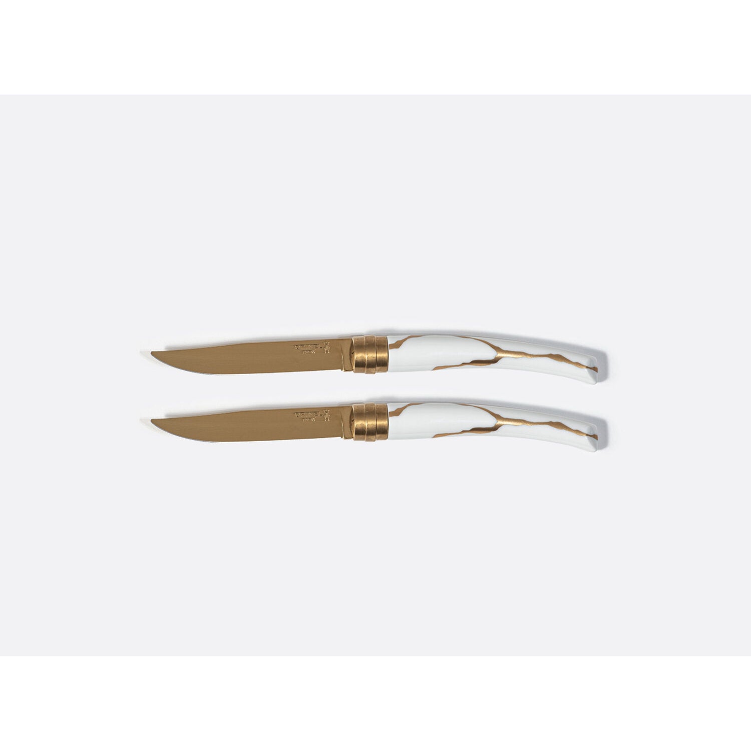 Bernardaud Set of 2 Miroir Or blade table knives, Limoges porcelain, Kintsugi - Sarkis collection, on a white background