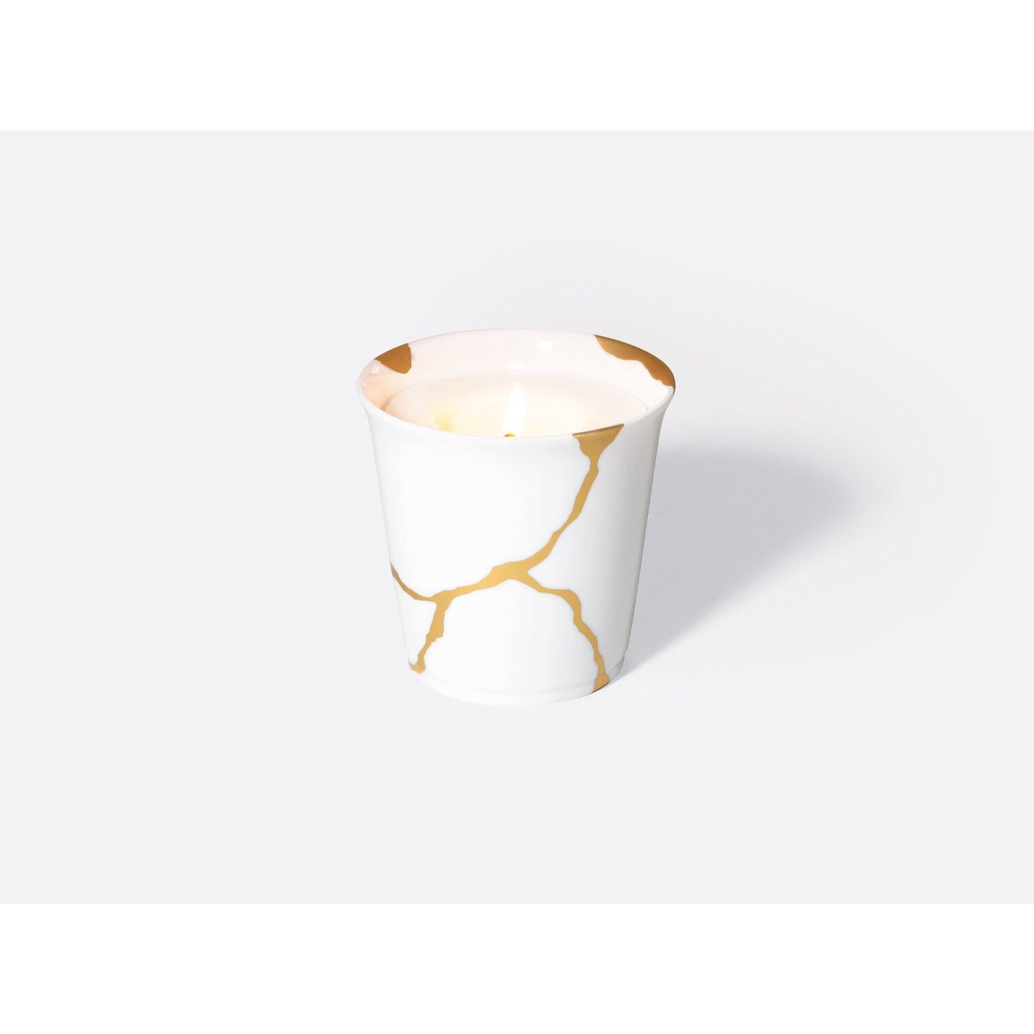 Bernardaud Tumbler + candle home fragrance 200g, Limoges porcelain, Kintsugi - Sarkis collection, on a white background