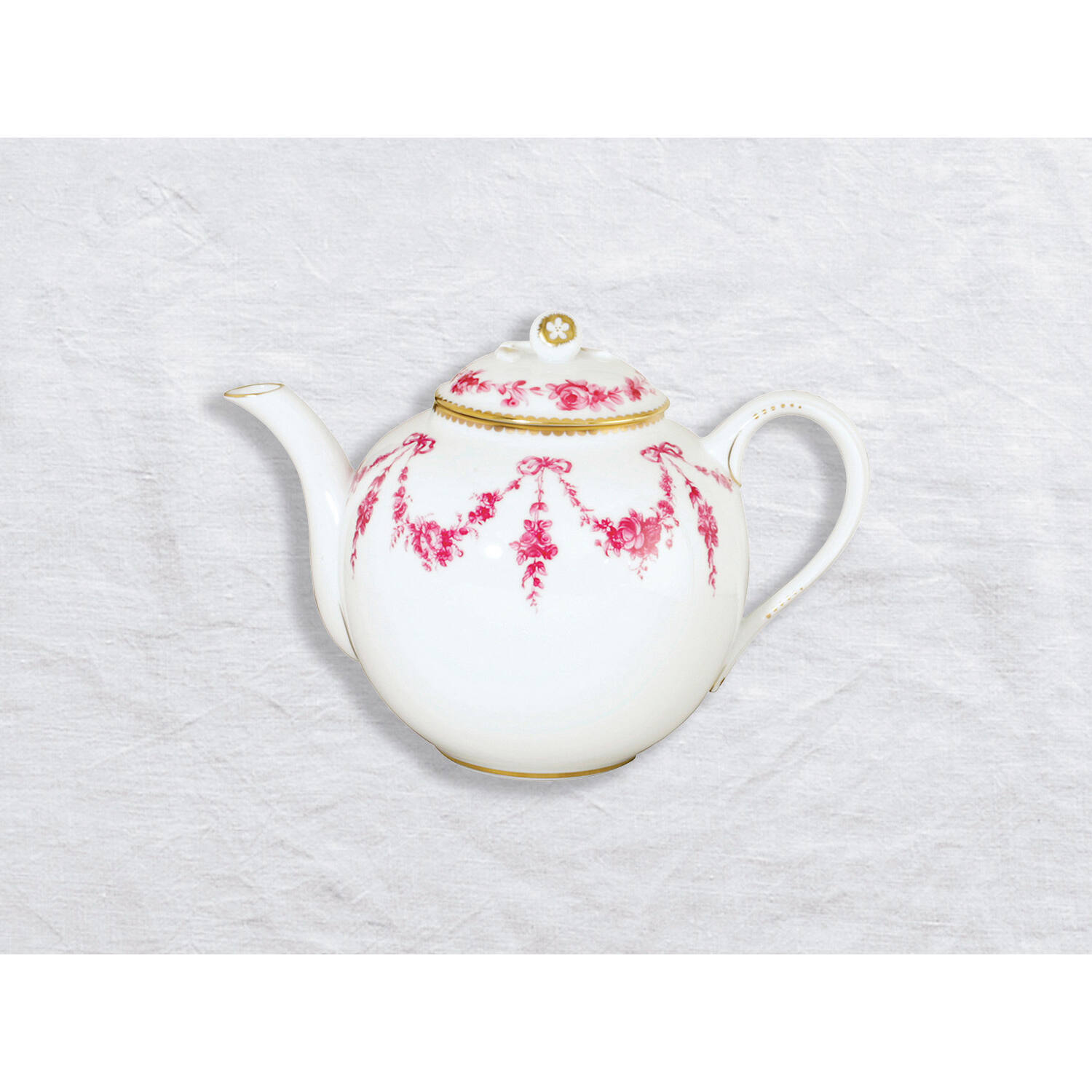 Bernardaud Tea pot 47.5 oz, Limoges porcelain, Louis XV collection, on a white background
