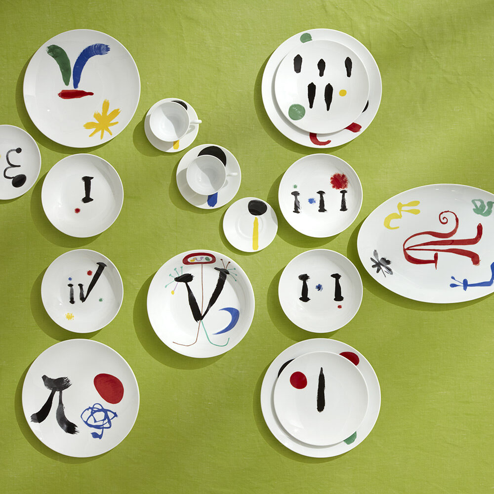 Bernardaud Tableware set for twelve (100 numbered pieces), Limoges porcelain, Parler Seul - Joan Miró collection, detail view