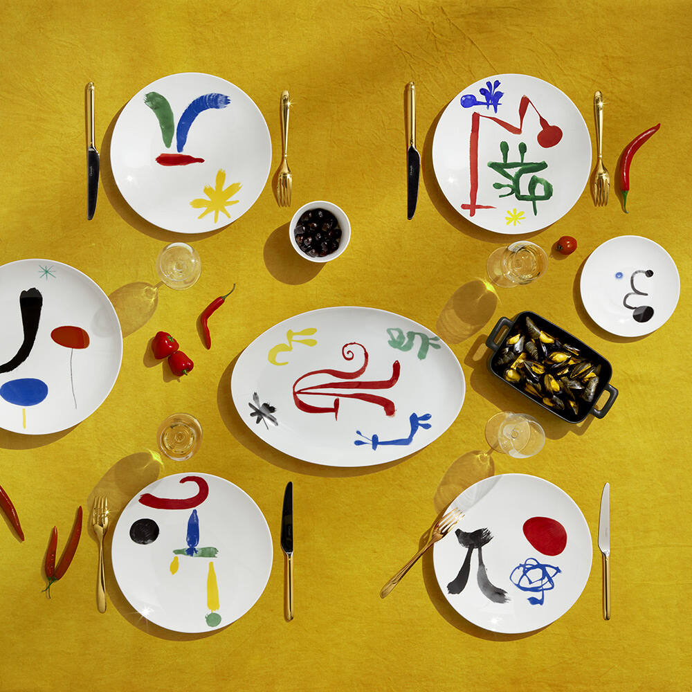 Bernardaud Tableware set for twelve (100 numbered pieces), Limoges porcelain, Parler Seul - Joan Miró collection, on a white background