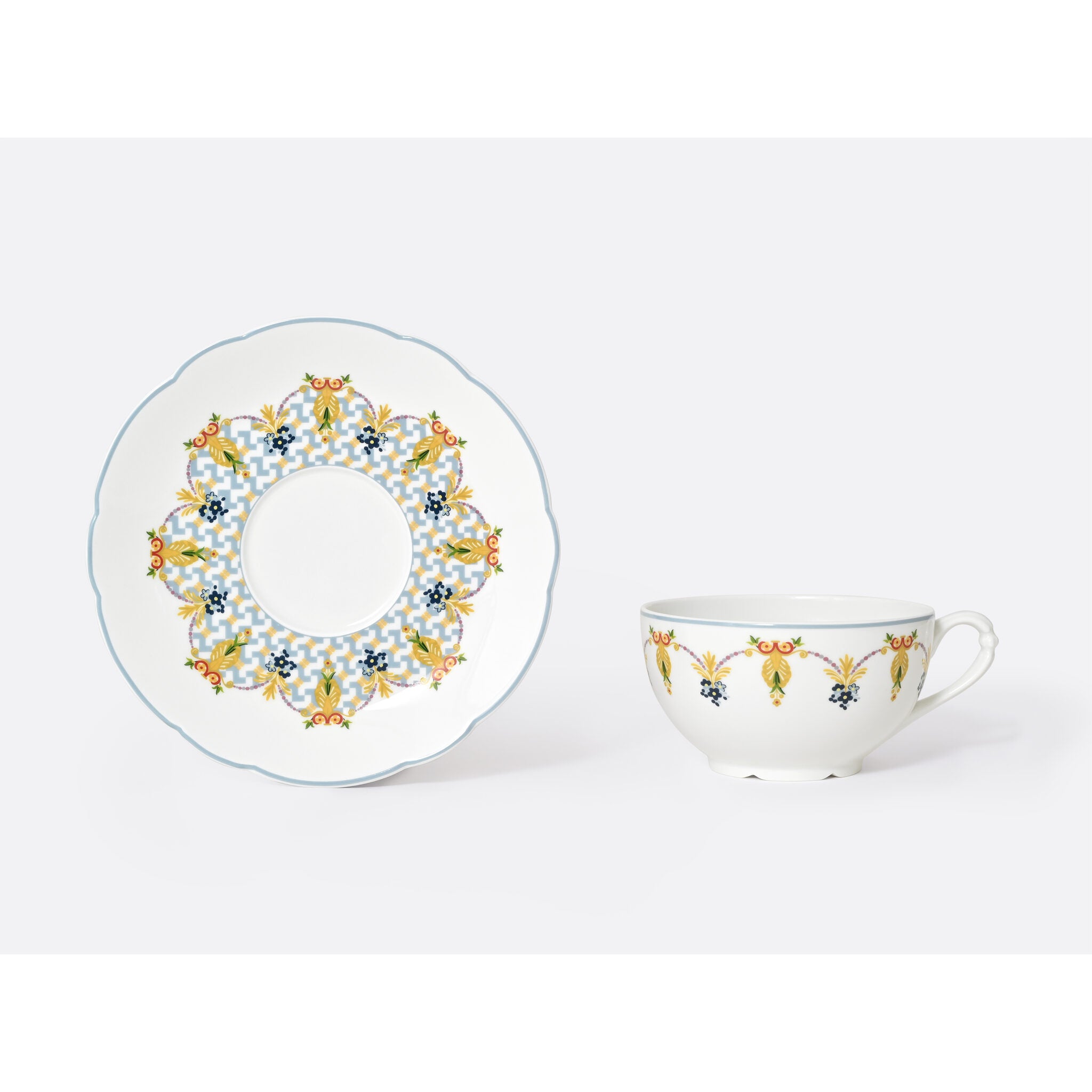 Bernardaud Breakfast cup and saucer 8.5 oz, Limoges porcelain, Trianon collection, detail view