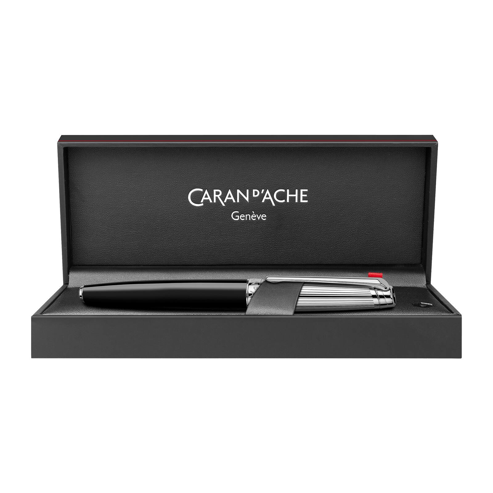 Caran d'Ache Léman Bicolor Black Fountain Pen — detail view 2
