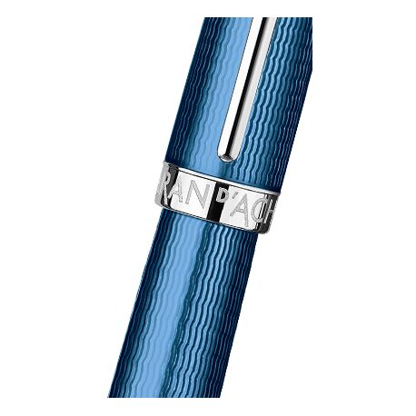 Caran d'Ache Léman Grand Bleu Fountain Pen — detail view 4