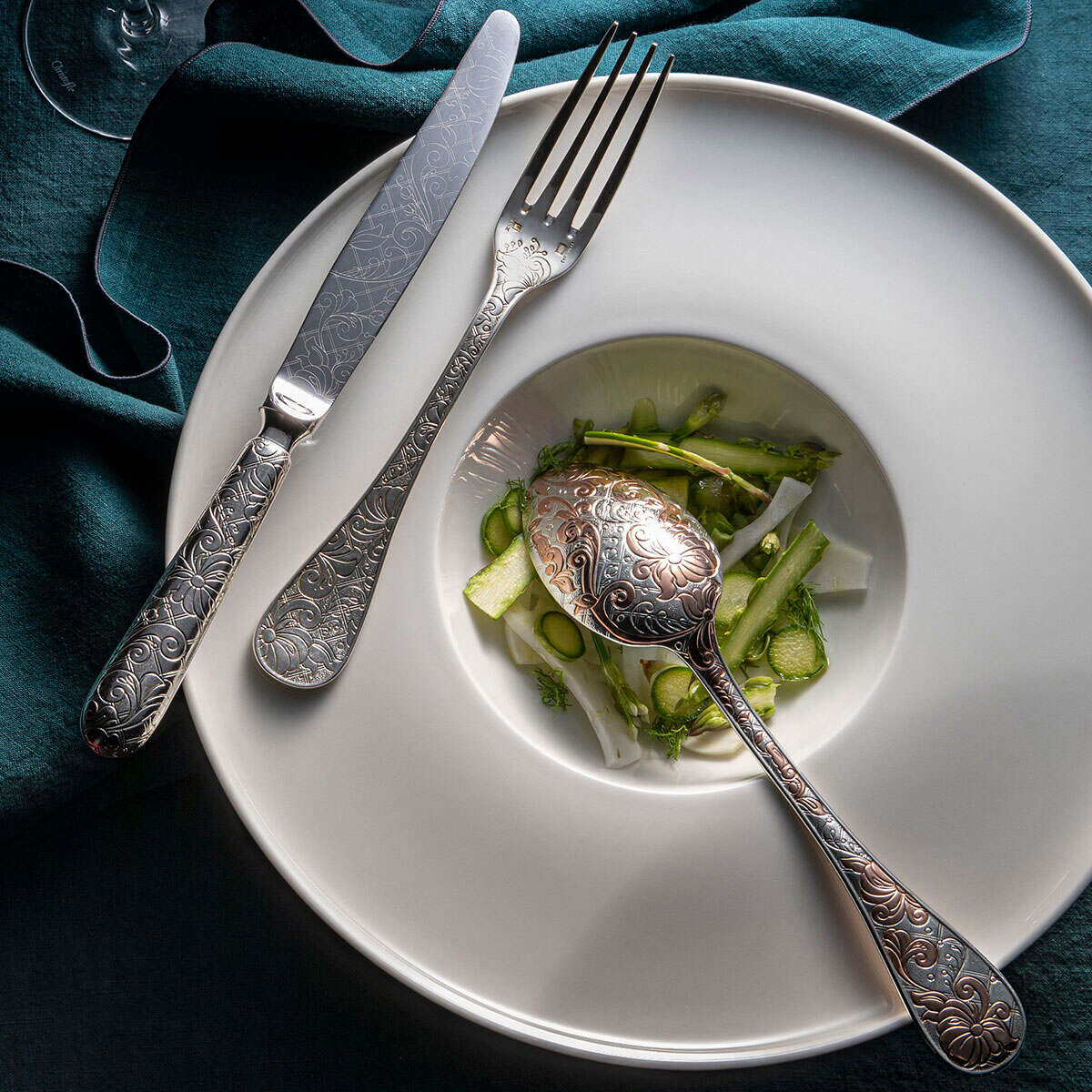 Christofle Jardin d'Eden Gilded Rose Gold Dinner Fork โ additional view