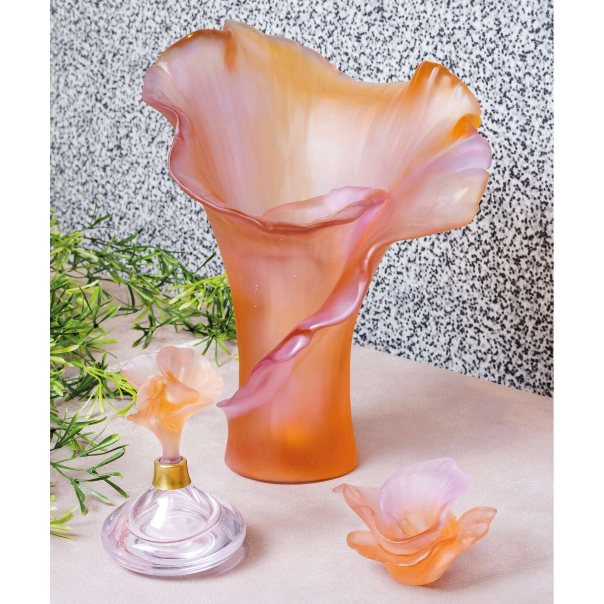 Daum Arum Medium Vase – Amber pink, alternate view