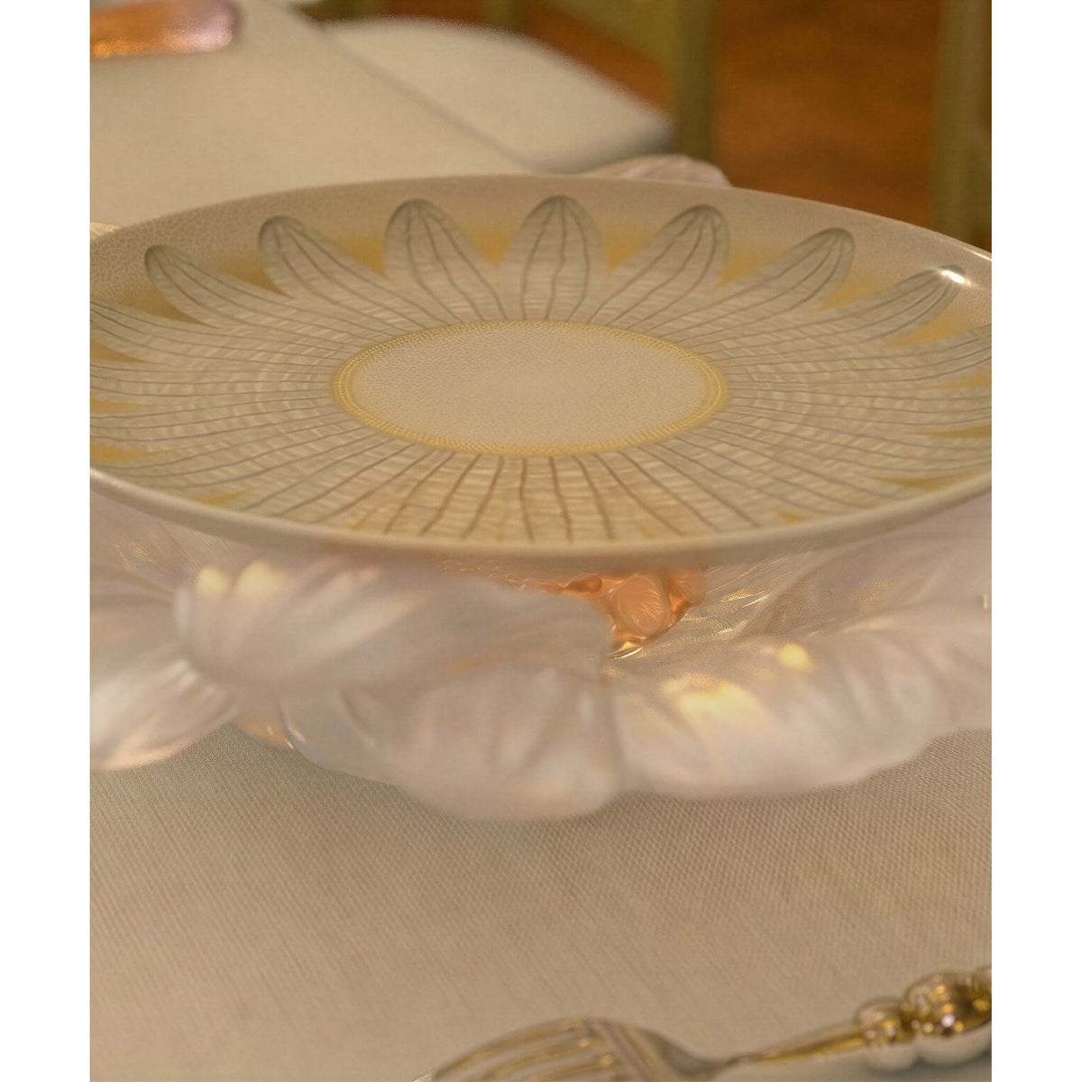 Daum Or D'Abeille Small Presentation Flower Sculpture – White, alternate view