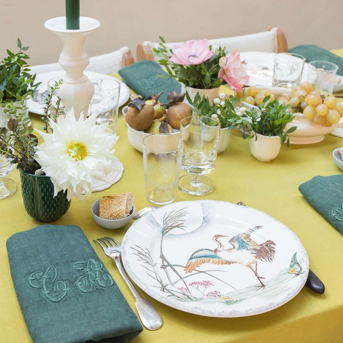 Gien Luncheon Plate Crane Standing - Grands Oiseaux, lifestyle view