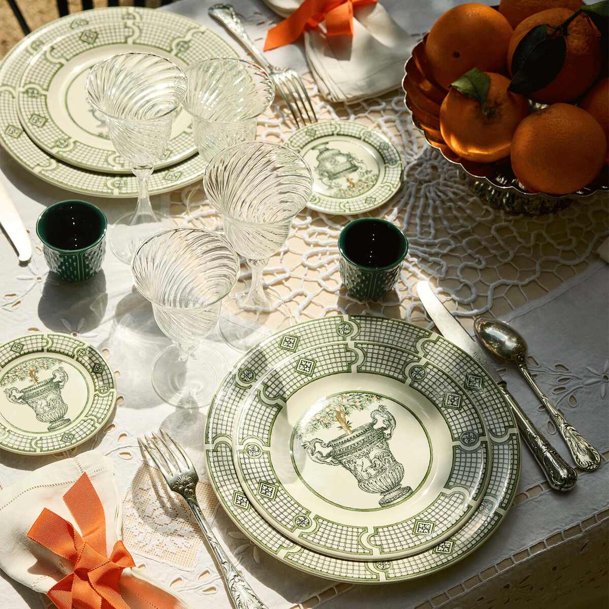 Gien Set of 4 Dinner Plates - Les Vases à Oranger, view 2