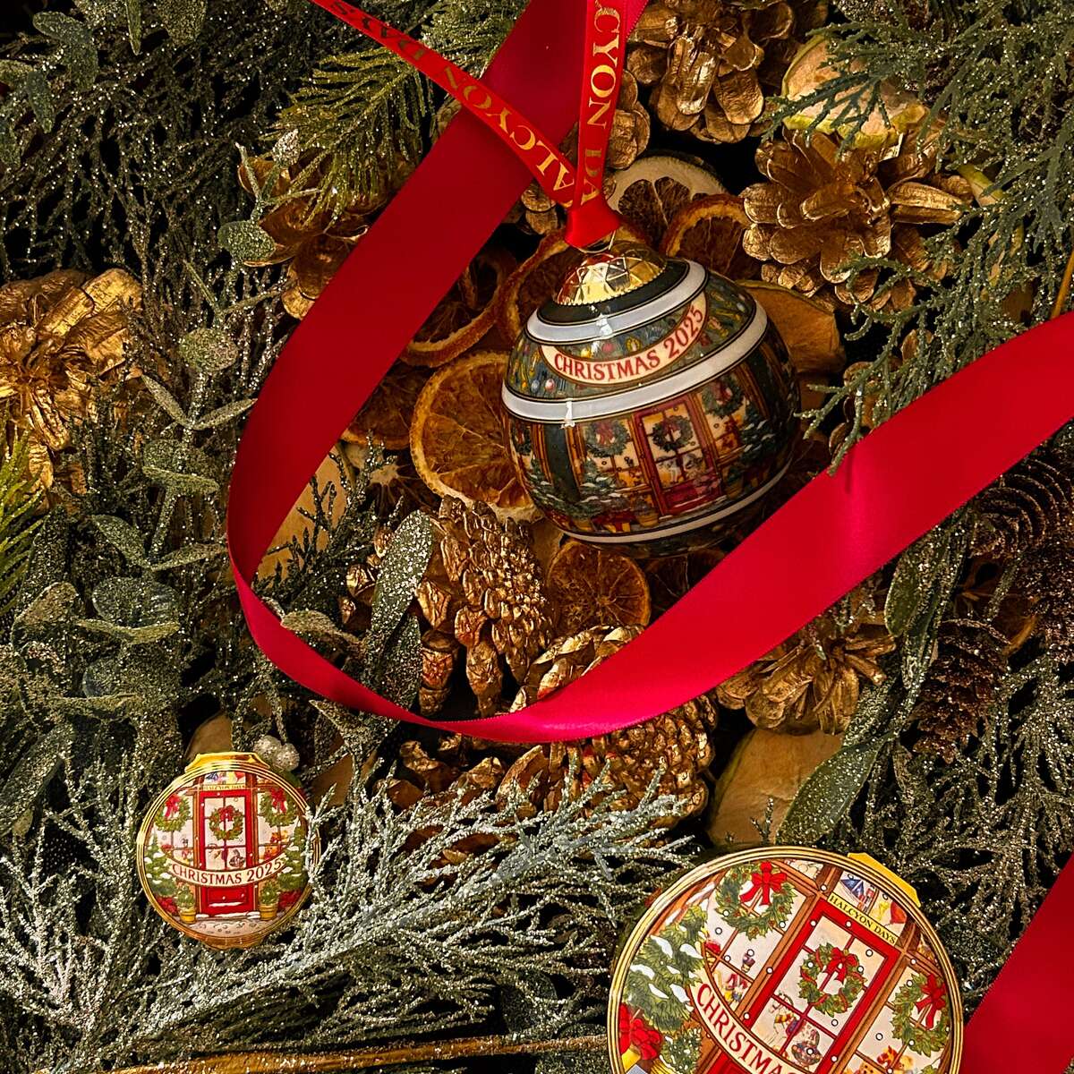 Halcyon Days 2025 the Wonder of Christmas 3" Bauble Christmas Ornament, alternate view