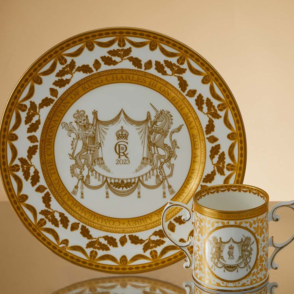 Halcyon Days Coronation Gold Loving Cup Mug, alternate view
