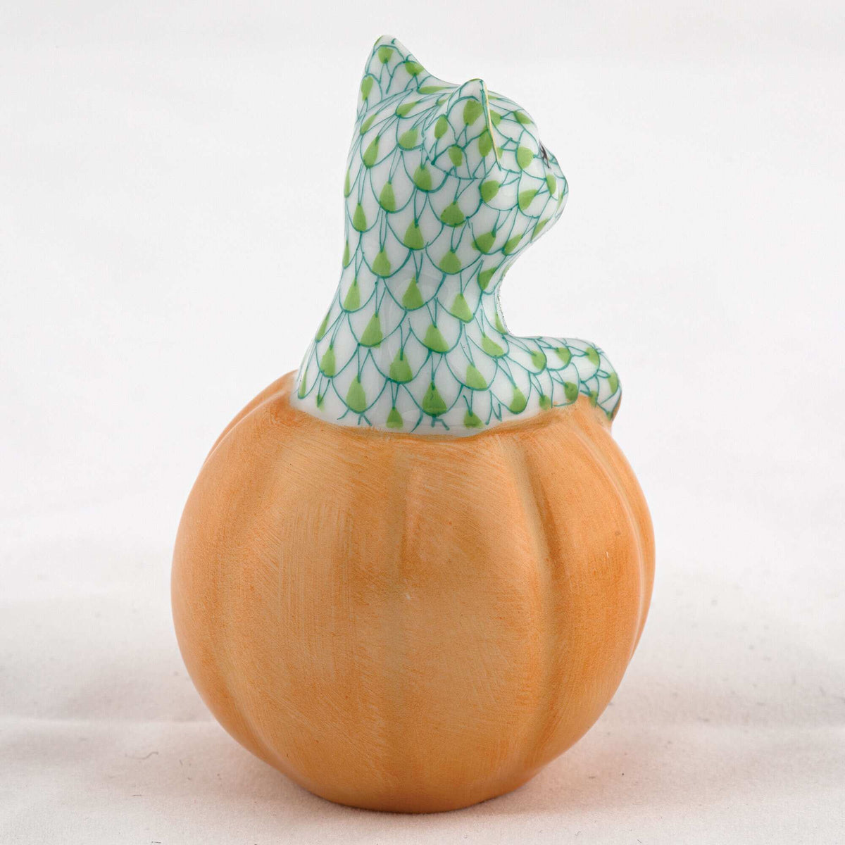 Herend Jack O Lantern Kitty Figurine – Key Lime, alternate view