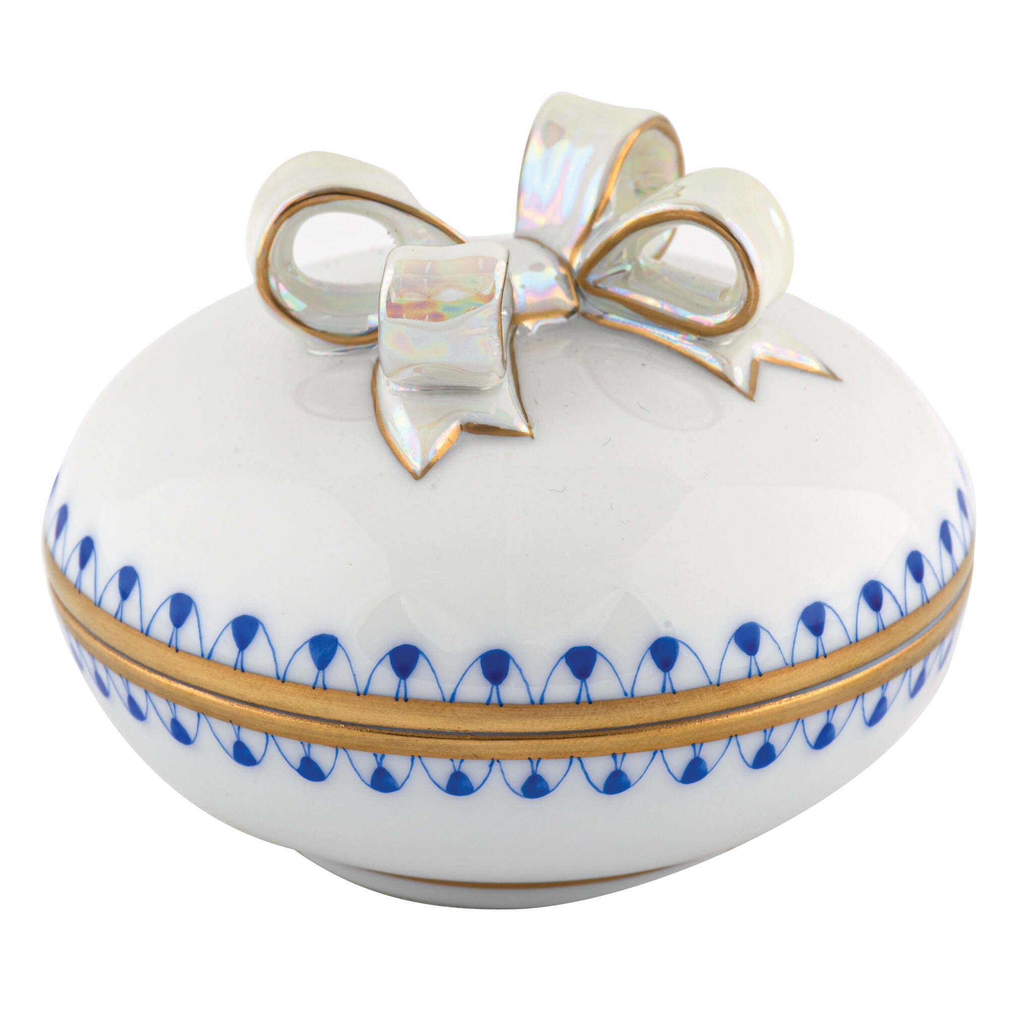 Herend Round Box with Bow porcelain figurine painted in the Sapphire fishnet pattern