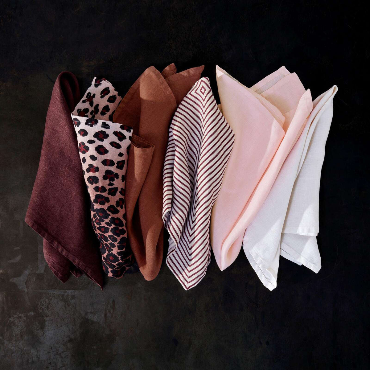 L'Objet Linen Sateen Napkins Set of 4 – Pink, alternate view