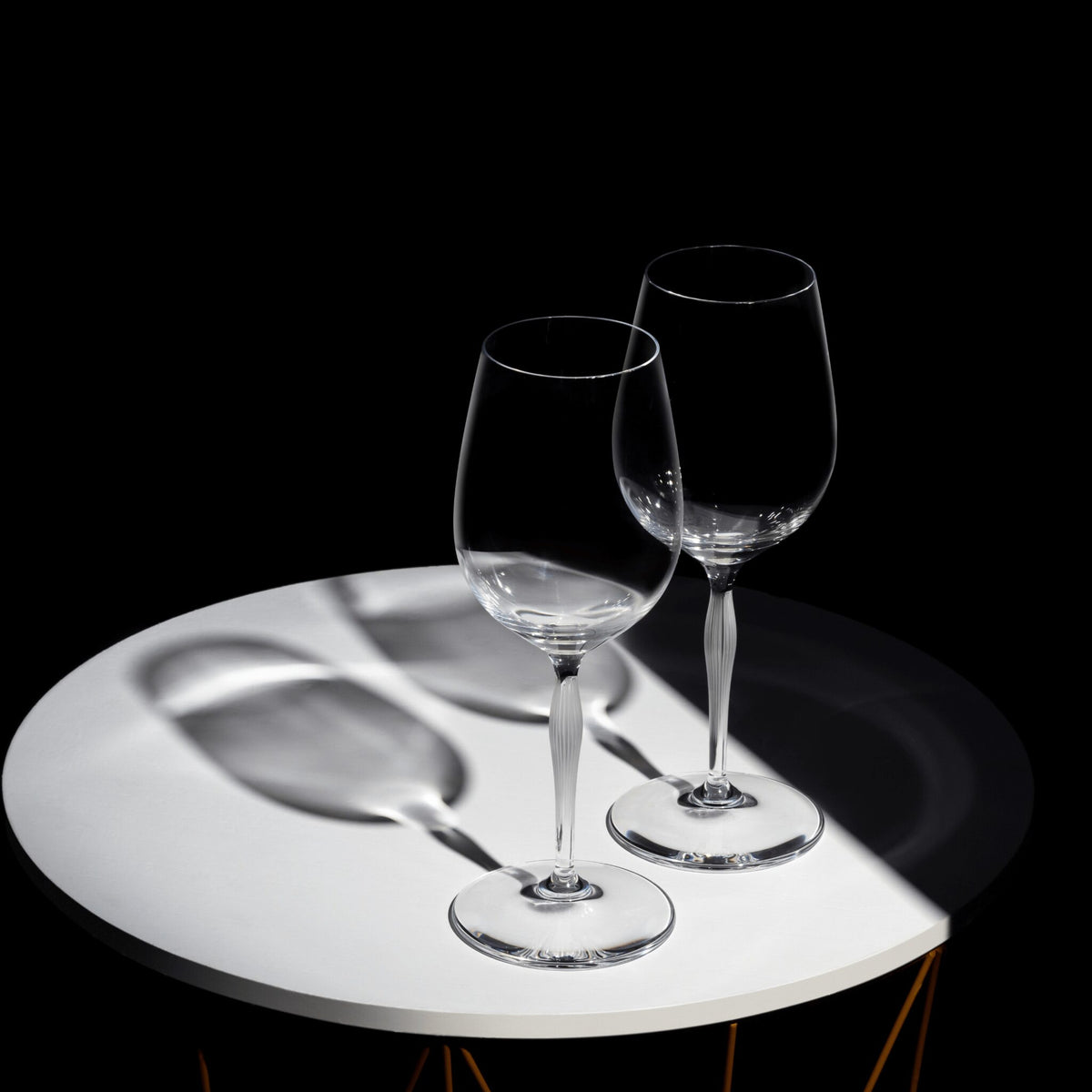 Lalique 100 POINTS Universal Glass, lifestyle view