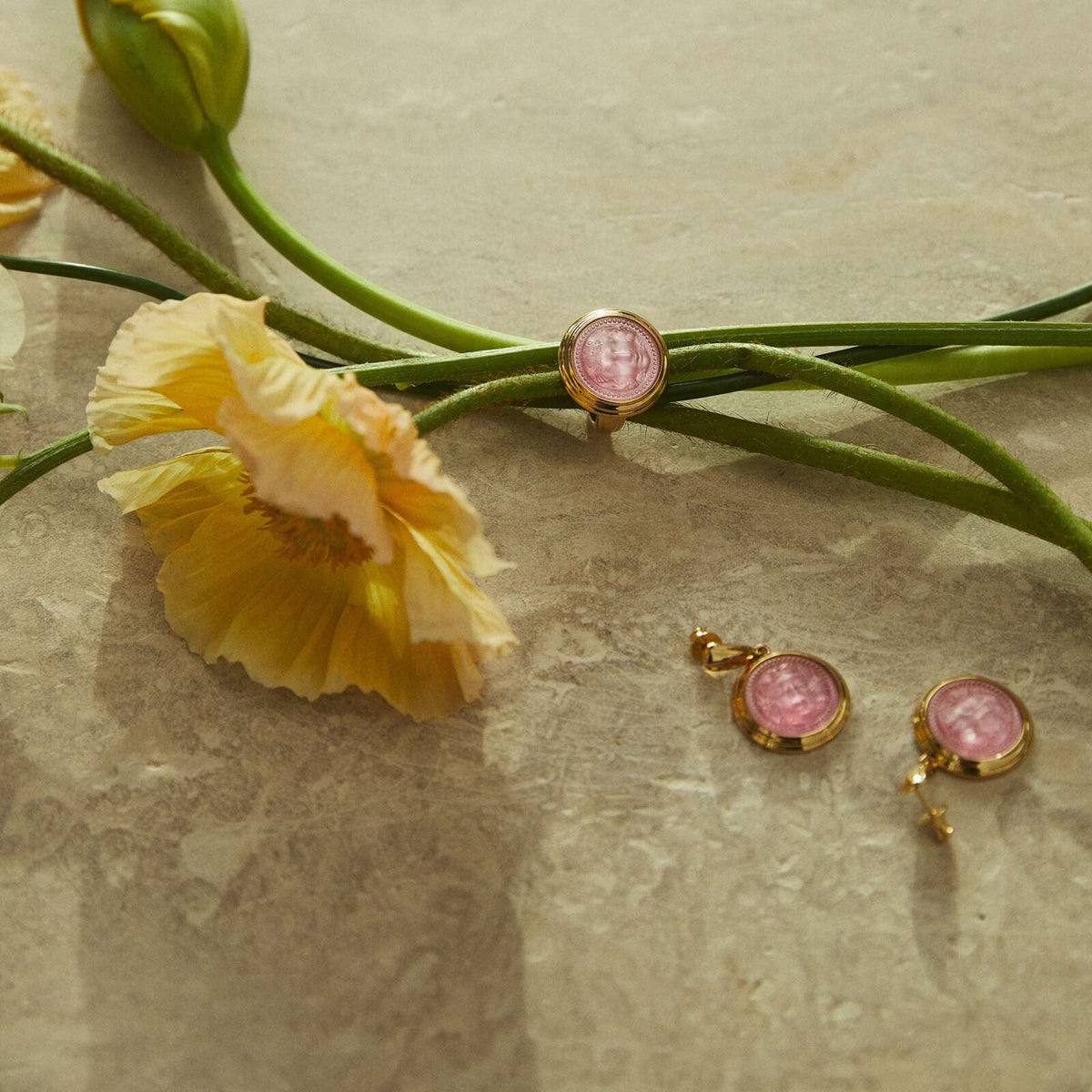 Lalique Aréthuse Round Earrings, alternate view
