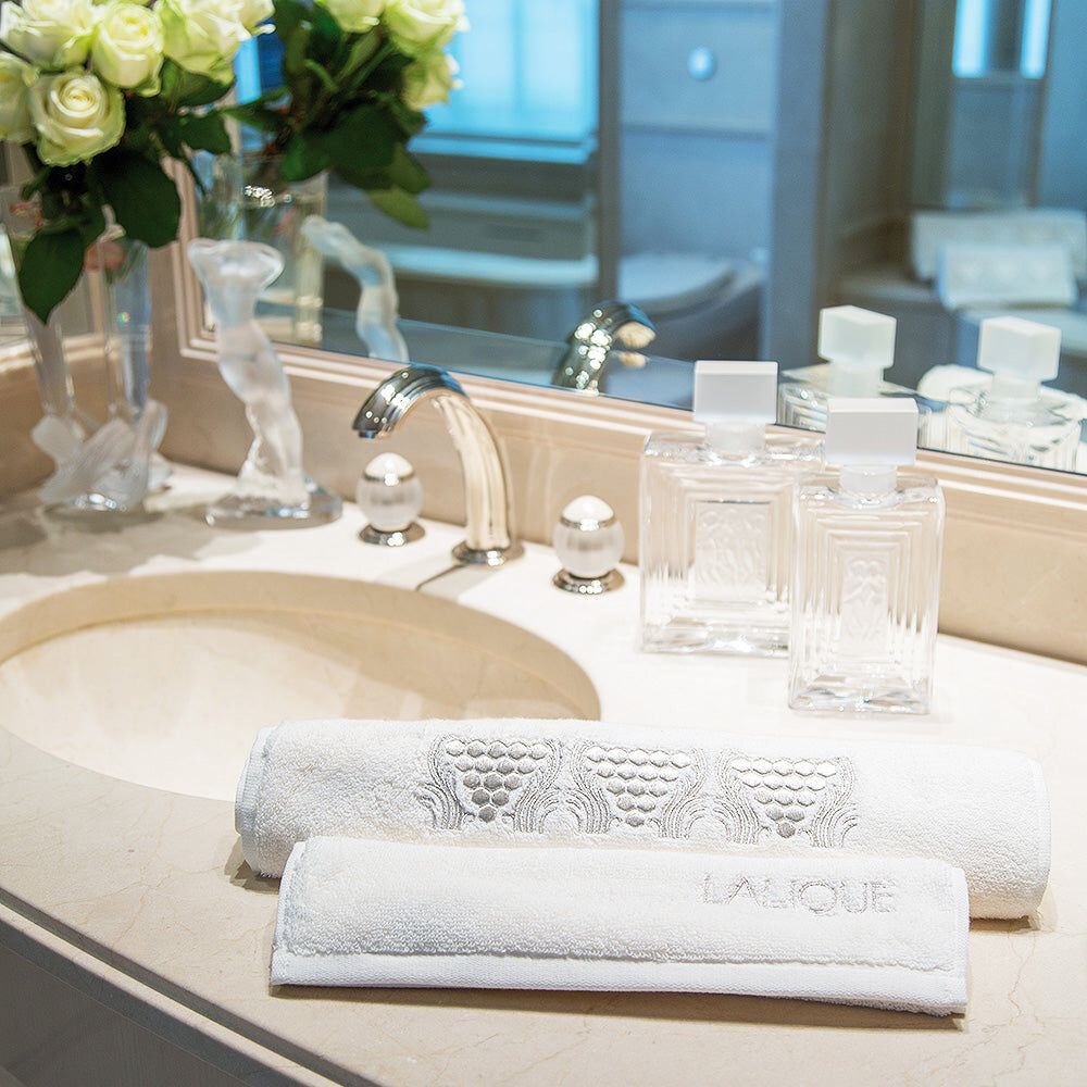 Lalique Raisins Embroidered Hands Towel Bathroom Accessorie
