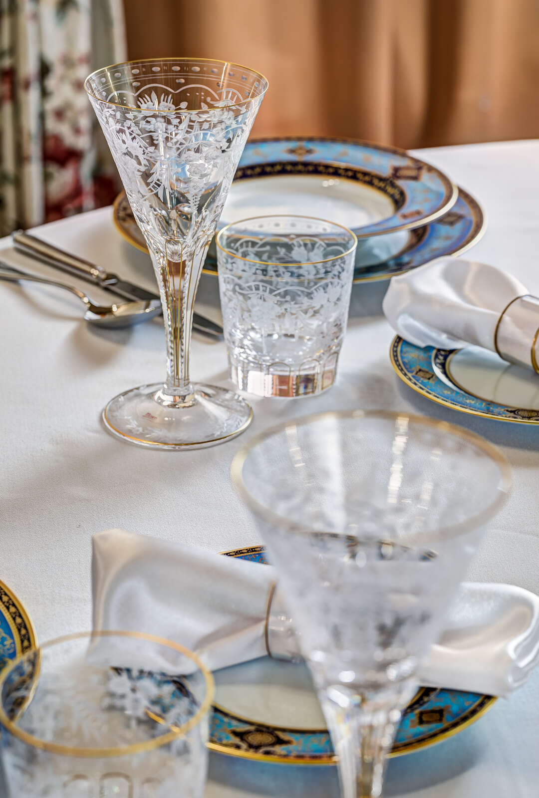 Moser Maharani Tumbler 370 ml in a styled setting