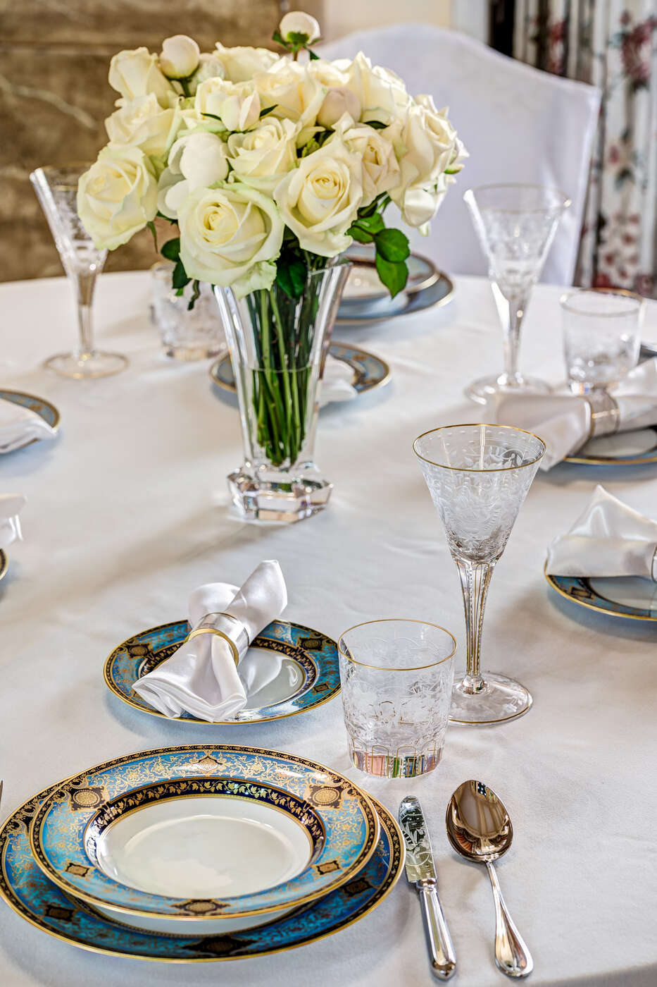 Moser Maharani Tumbler 370 ml in a styled setting