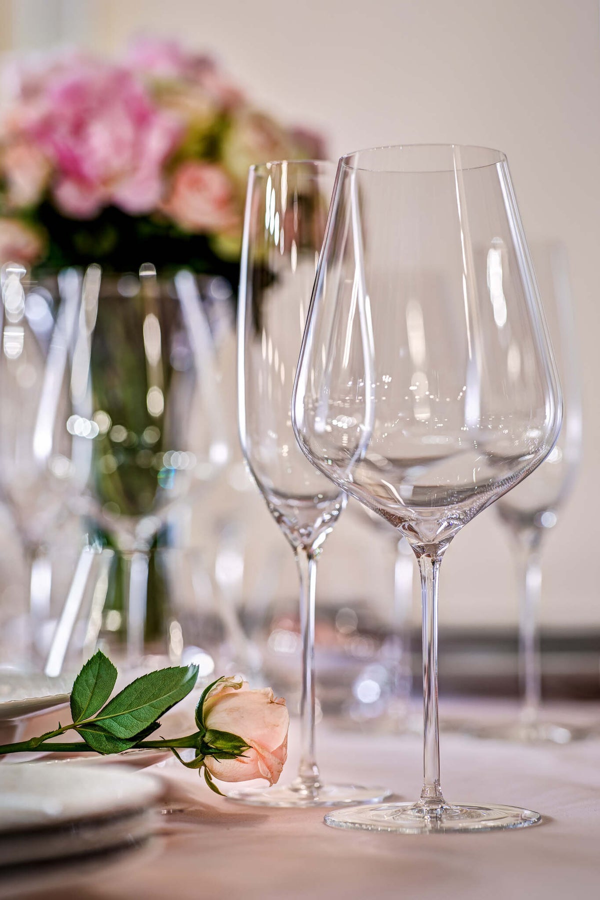 Moser Oeno Champagne Glass 200 ml in a styled setting