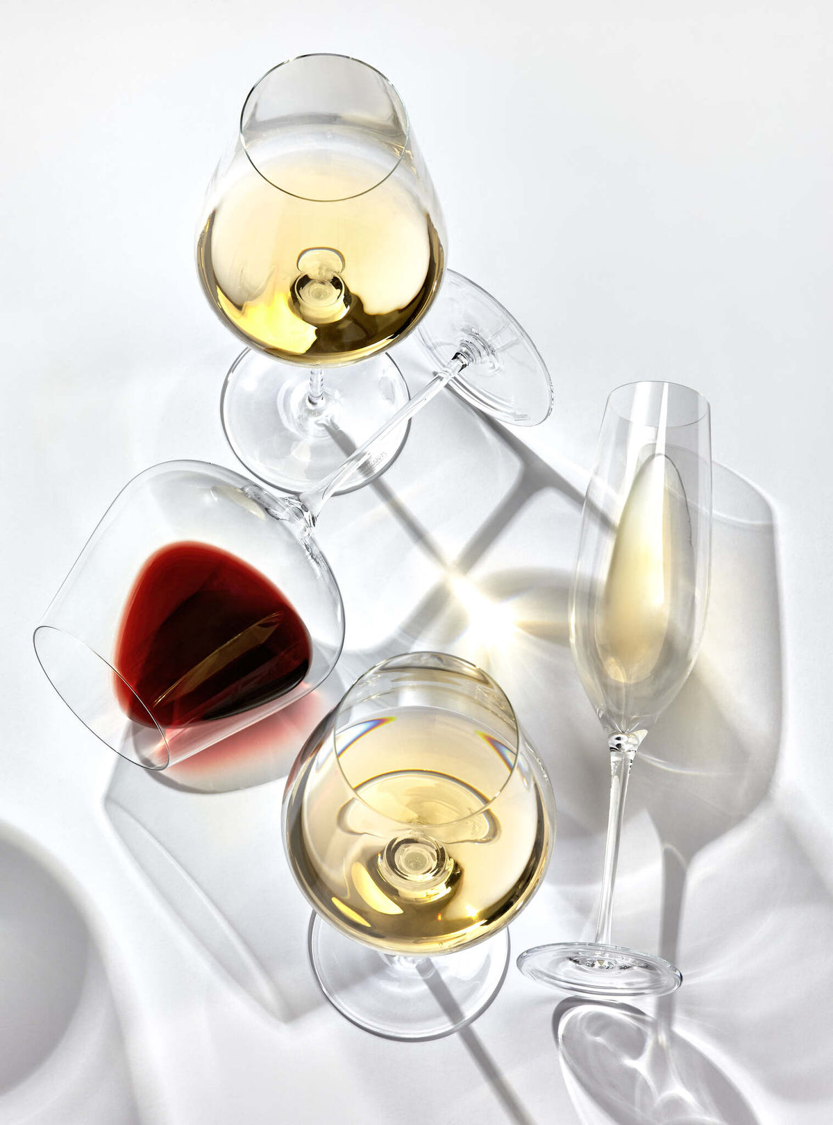 Moser Oeno Wine Glass 650 ml in a styled setting