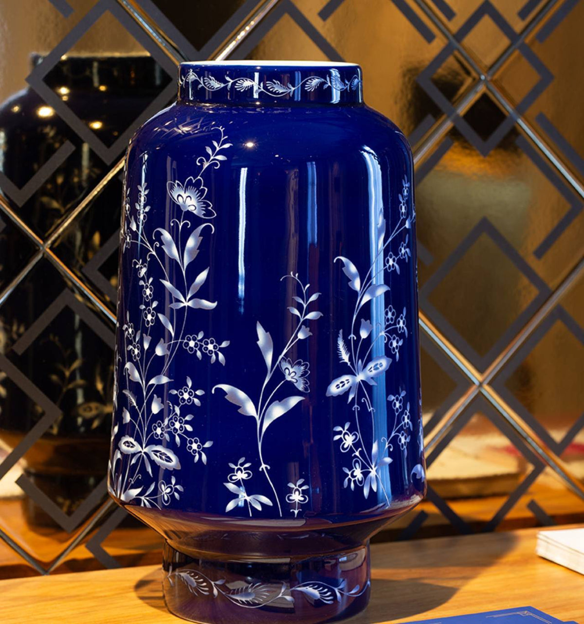 Vista Alegre Midnight Vase, view 3