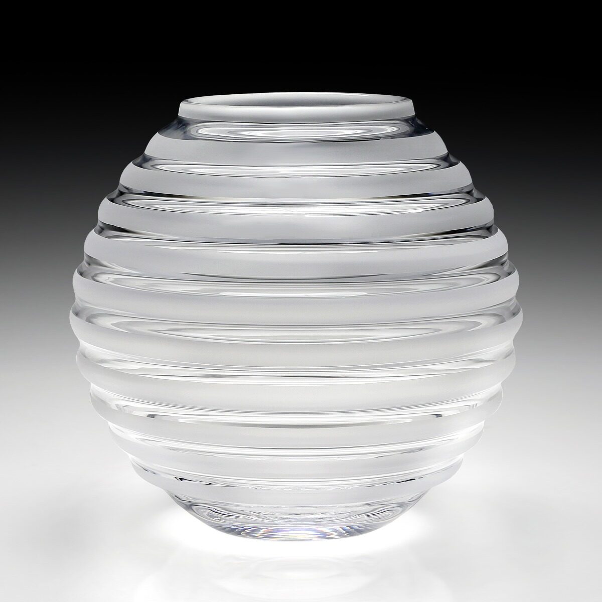 William Yeoward Artemis Vase 8 1/2" / 21cm, handmade crystal, detail view