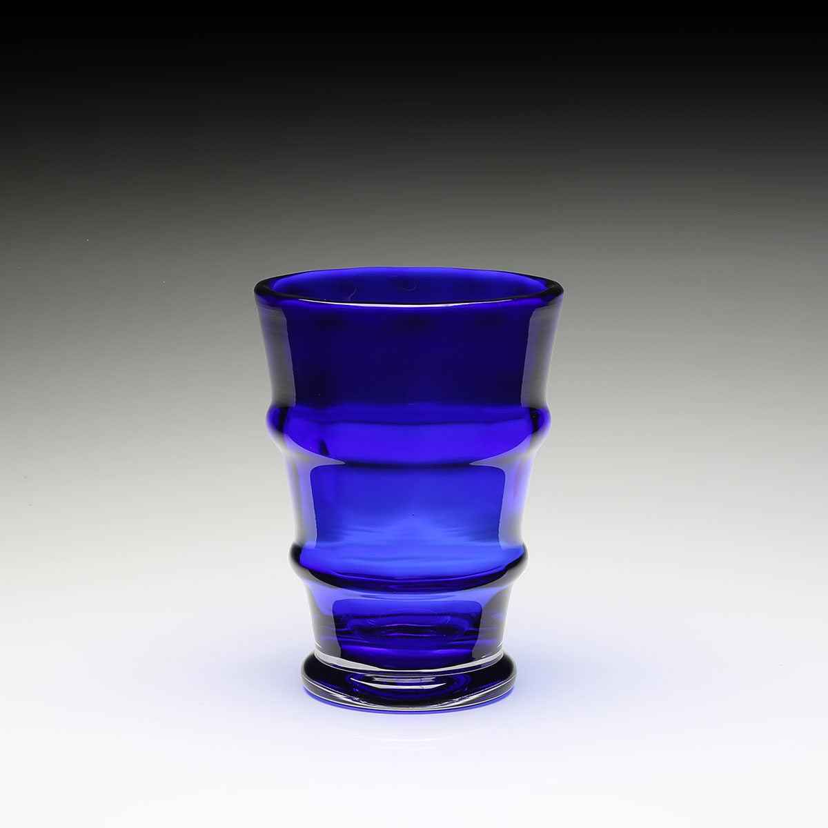 William Yeoward Cotswold Vase 6¾" / 170mm Sky Blue in Sky Blue, handmade crystal, detail view