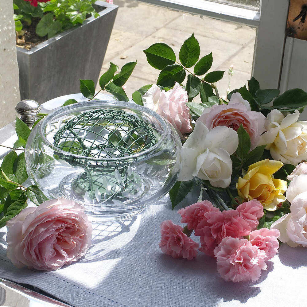 William Yeoward Jasmine Rose Bowl and Wire 7½" / 191mm, handmade crystal, detail view