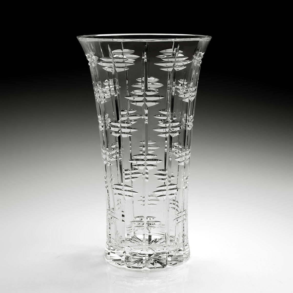 William Yeoward Marlowe Vase 14" / 35.5cm, handmade crystal, detail view
