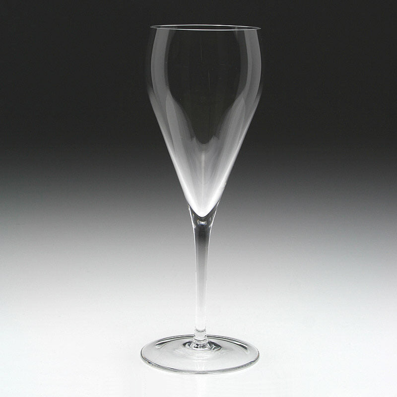William Yeoward Melody Goblet, handmade crystal, detail view