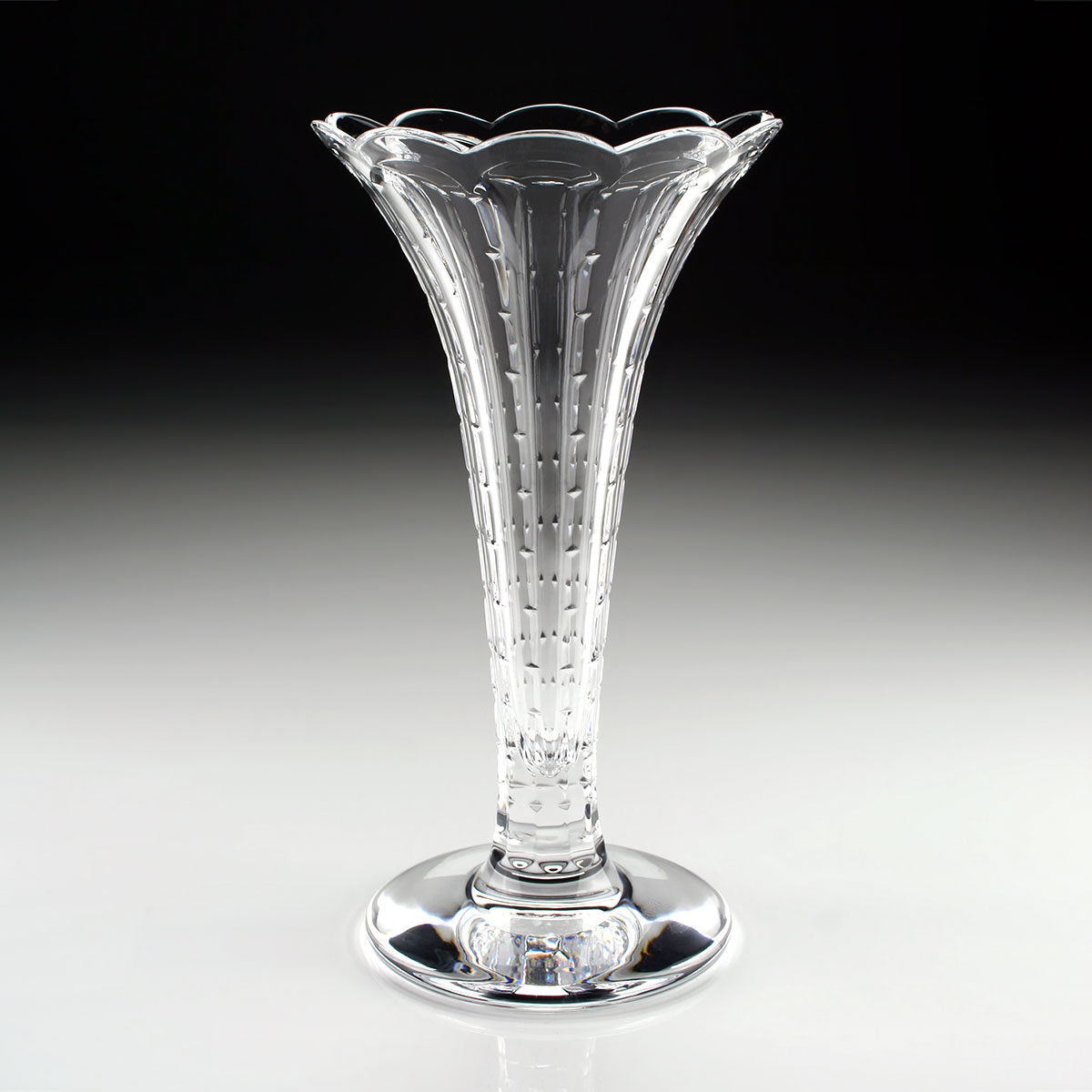 William Yeoward Polly Vase 10" / 25.5cm, handmade crystal, detail view