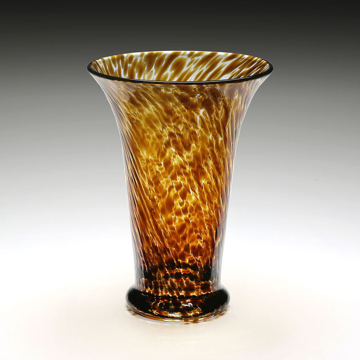 William Yeoward Vanessa Flower Vase Tortoise 7½" / 190mm, handmade crystal, detail view