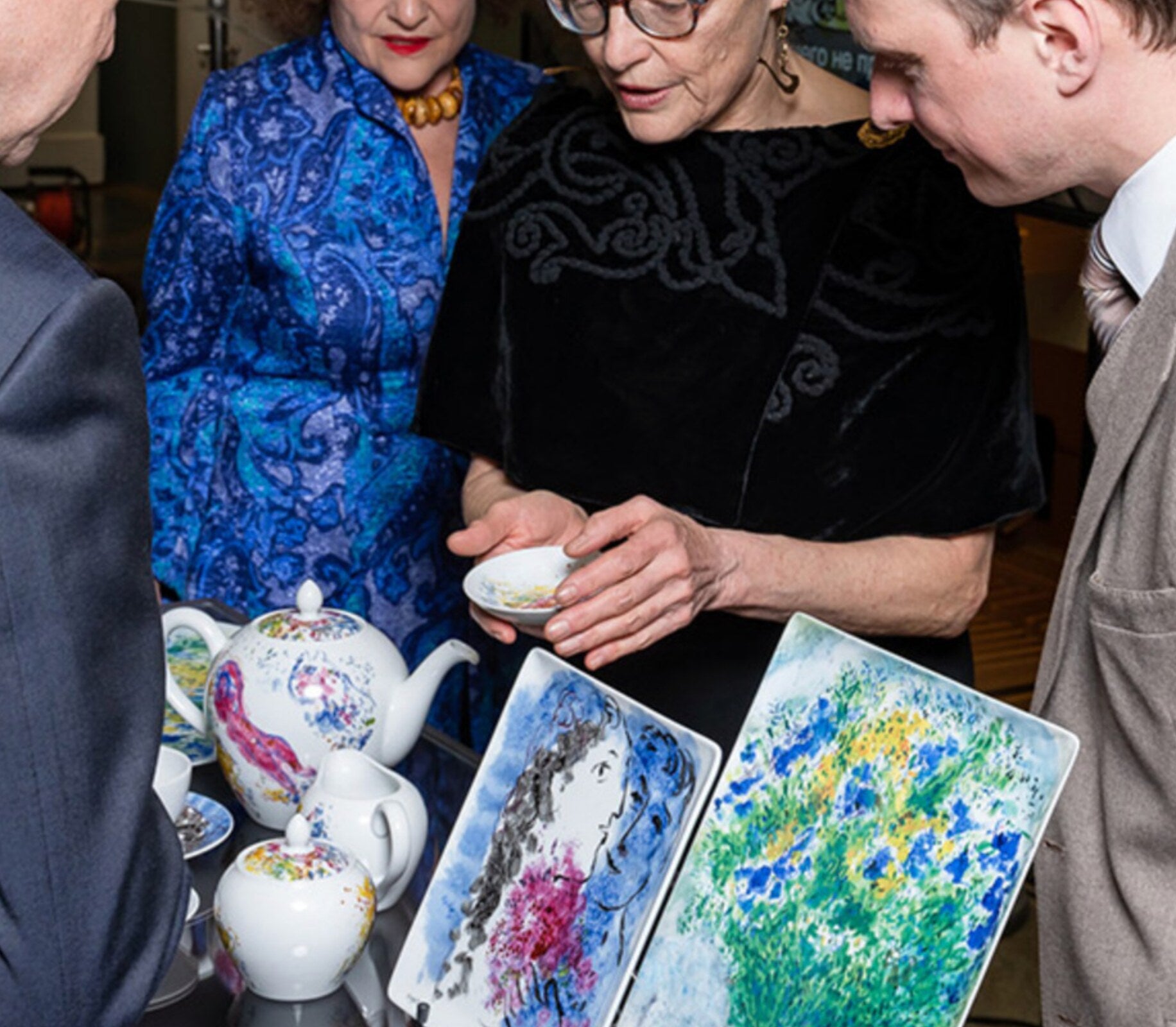 Bernardaud Les Bouquet De Fleurs by Marc Chagall set of 4 Tea Cups and Saucers — view 3