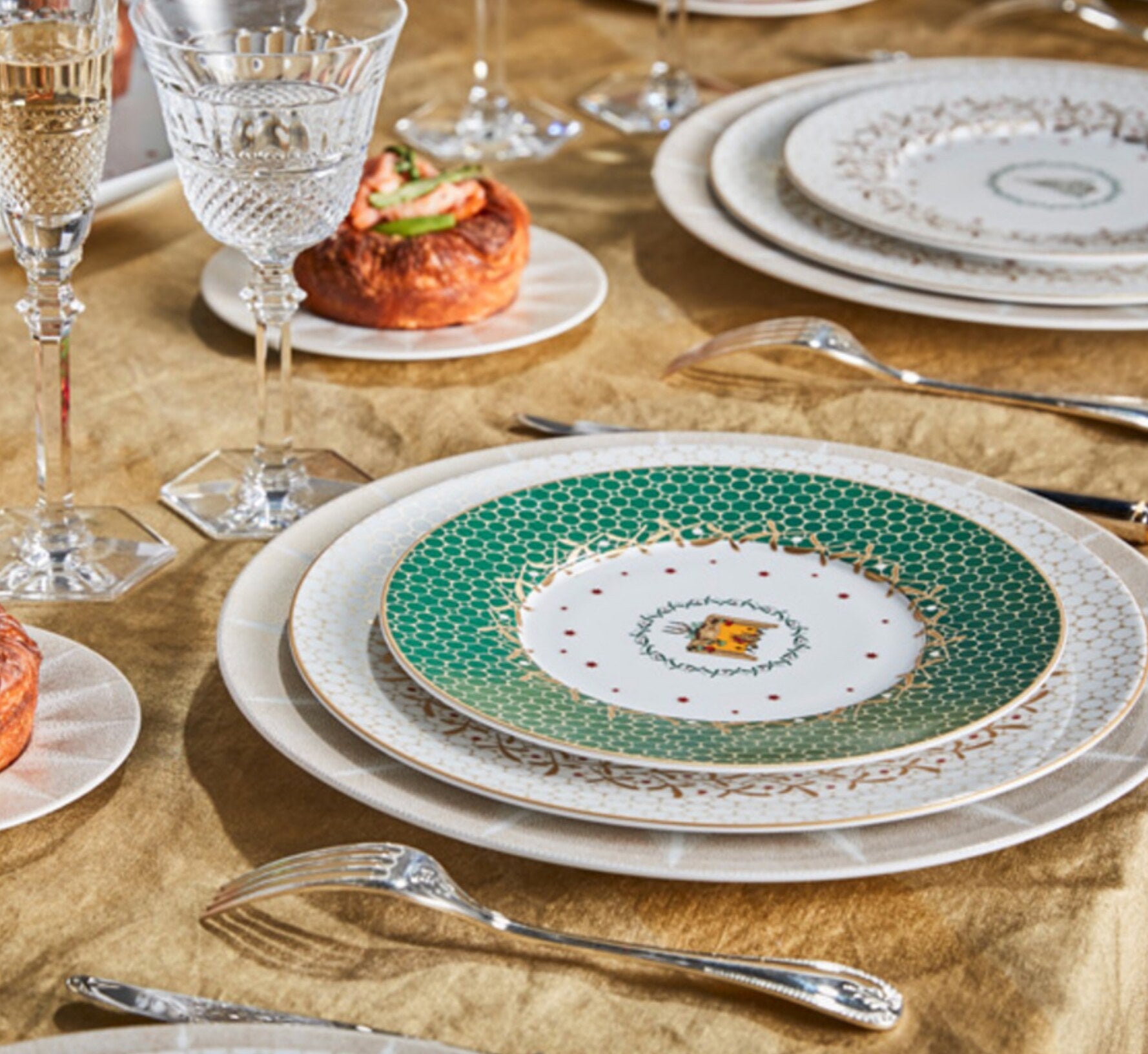 Bernardaud Noël Assorted Dessert/Salad Plates, set of 4 — view 7