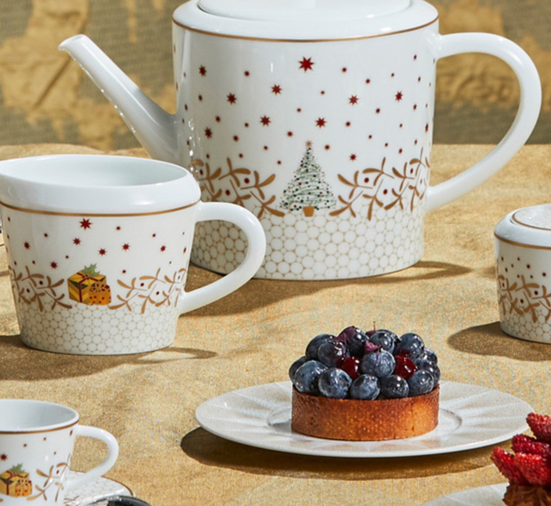 Bernardaud Noël Bread & Butter Plate 6.3", set of 4 — view 2