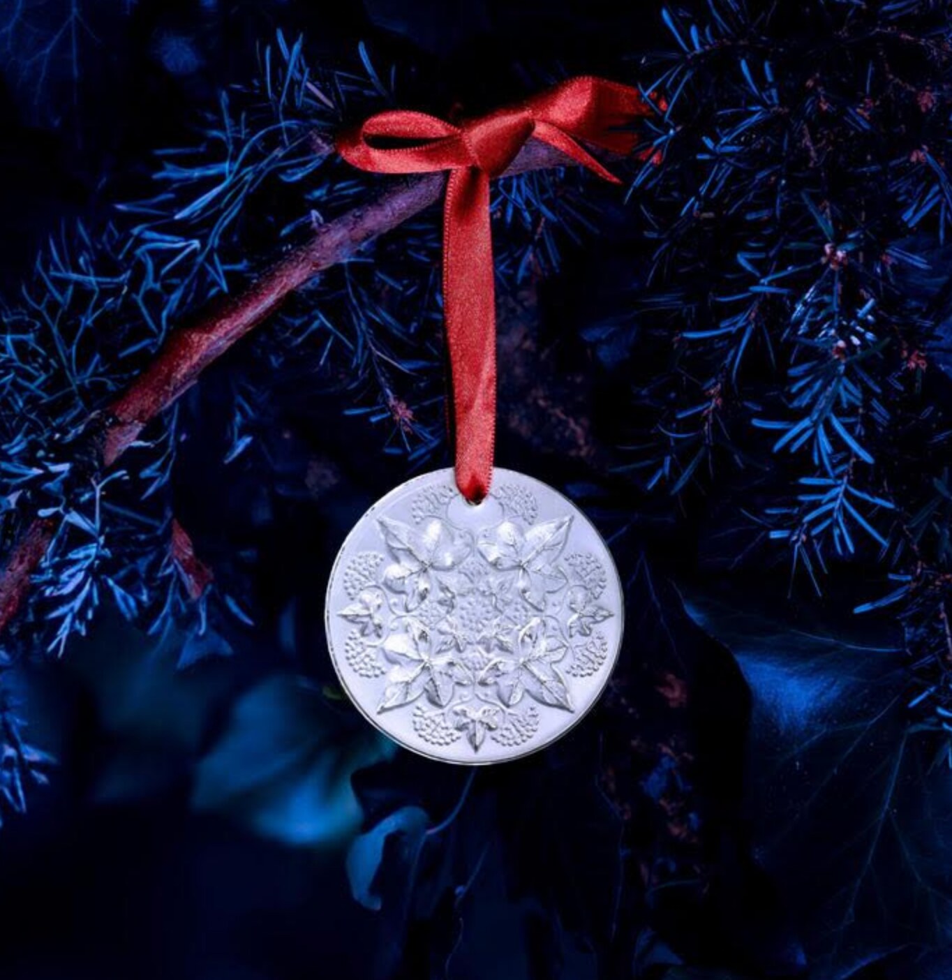 Lalique Lierre Ornament — view 3