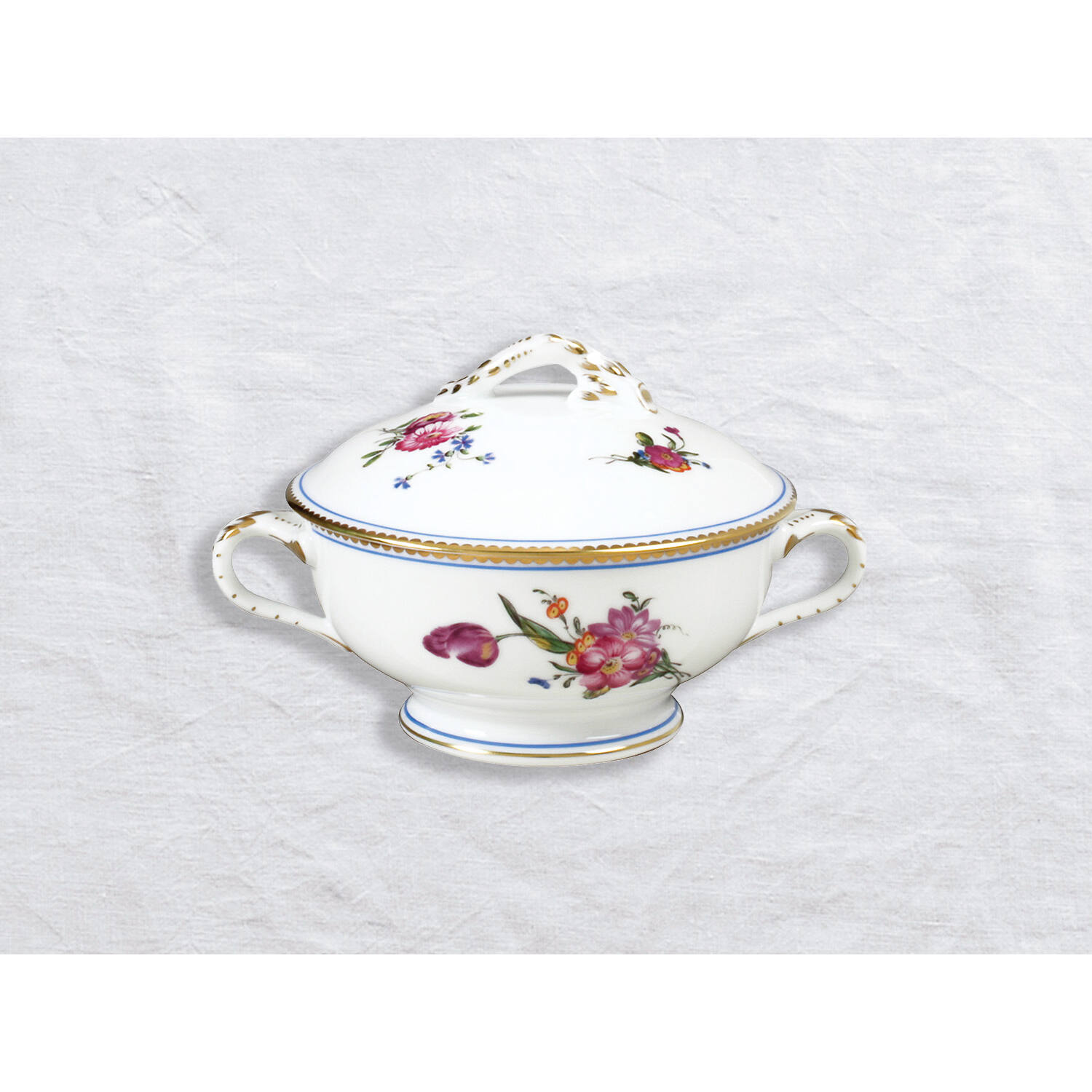 Bernardaud Gravy boat with cover 15 oz, Limoges porcelain, A la Reine collection, on a white background