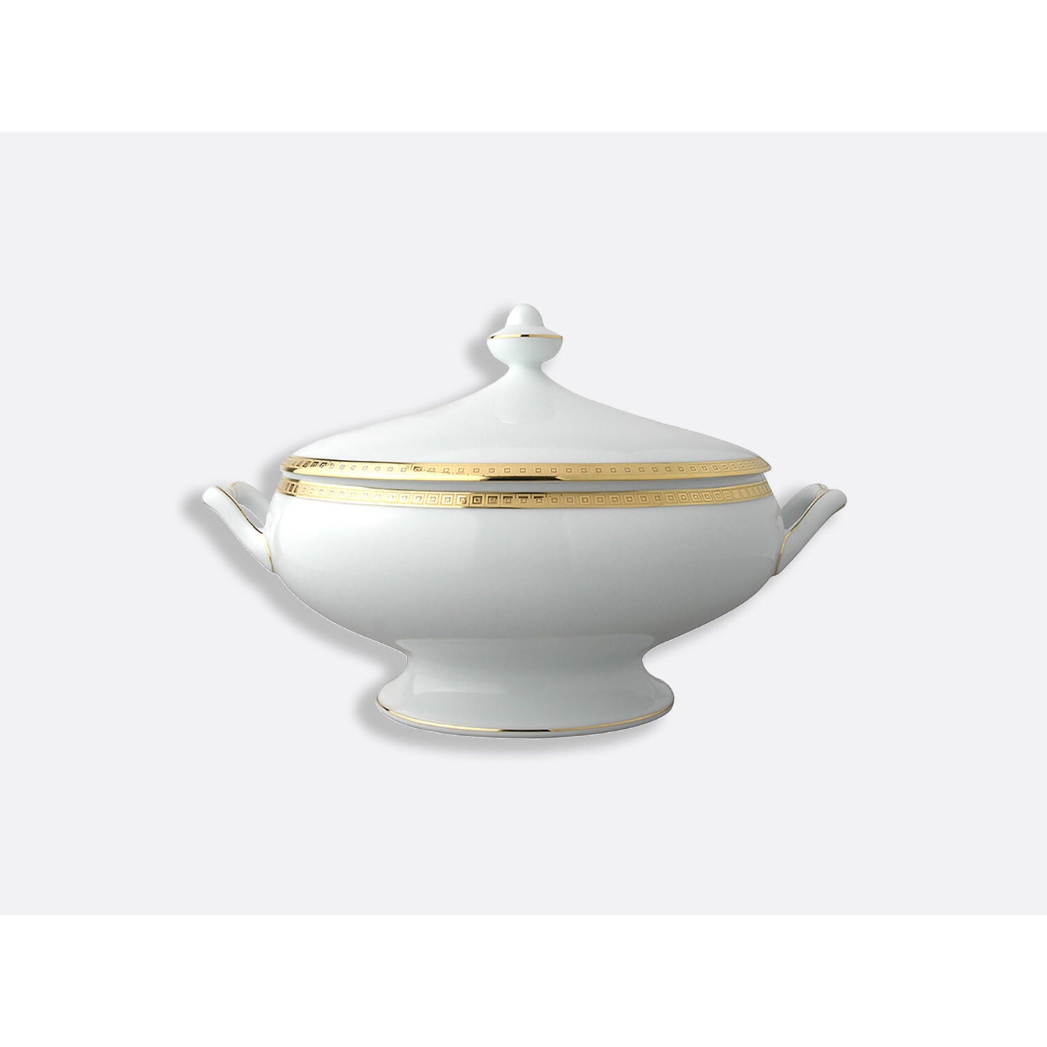 Bernardaud Soup tureen 2qt, Limoges porcelain, Athéna Or collection, on a white background