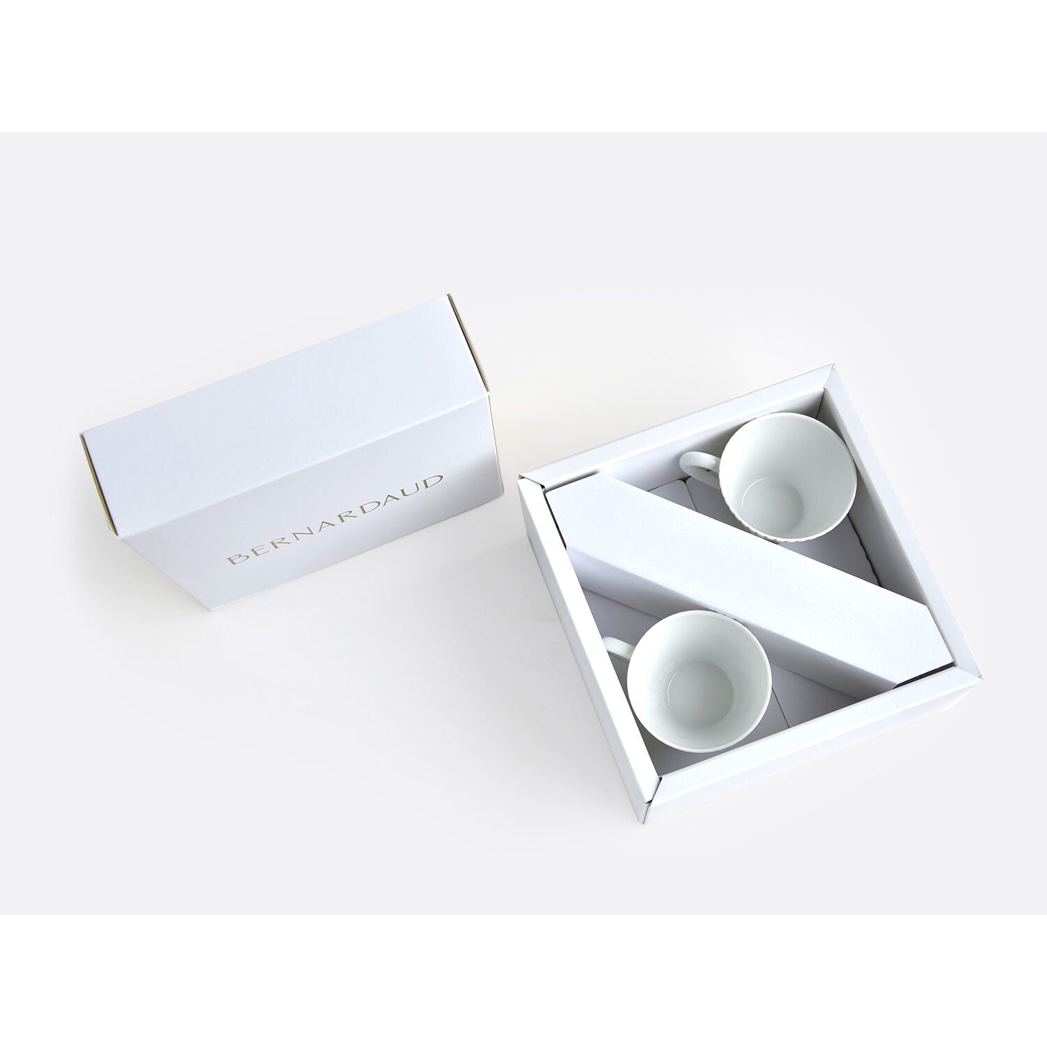 Bernardaud Tea cup and saucer 4.5 oz, Limoges porcelain, Aux Oiseaux collection, detail view