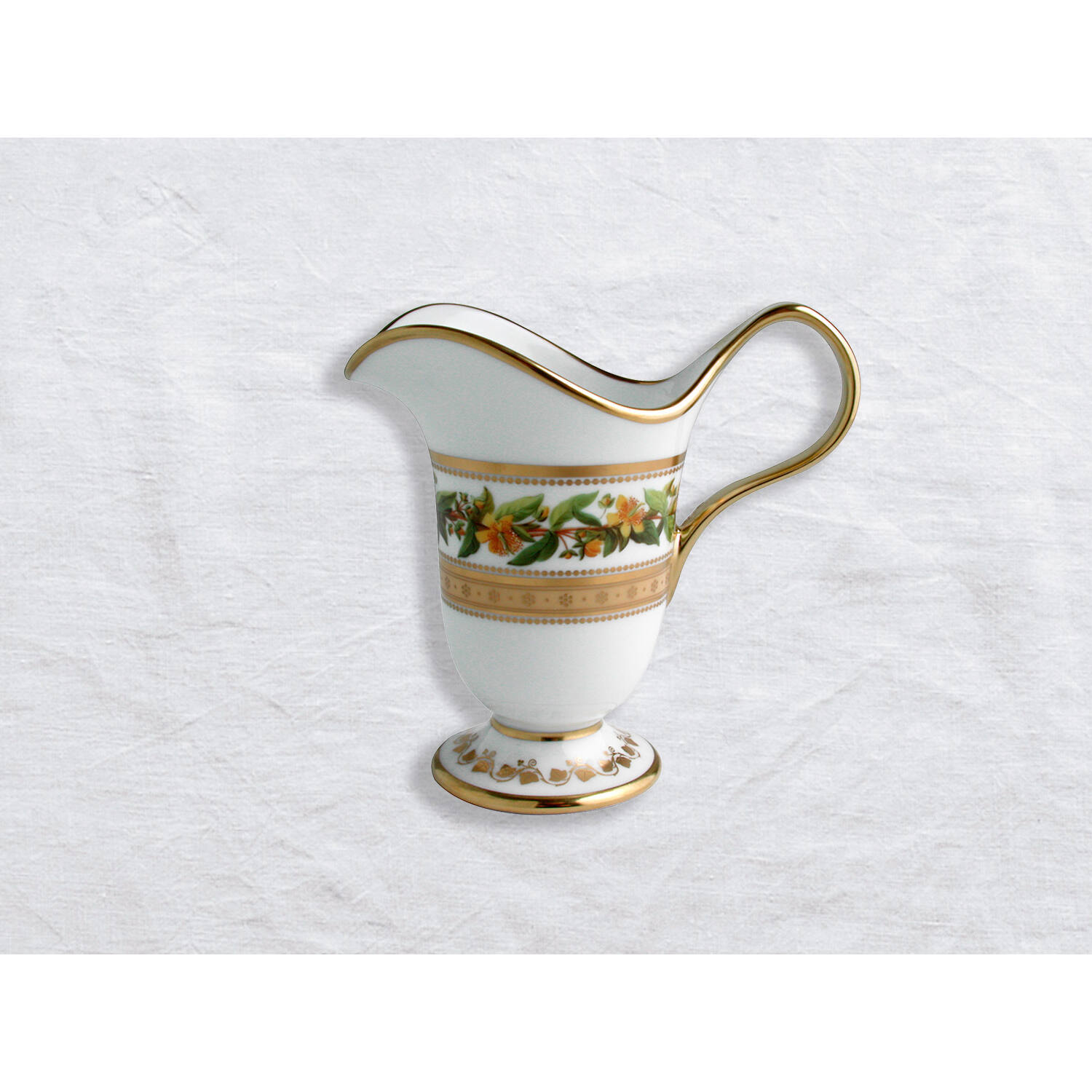 Bernardaud Large tea gift case (teapot, creamer, sugar bowl, 6 tea cups and saucers), Limoges porcelain, Botanique collection, detail view