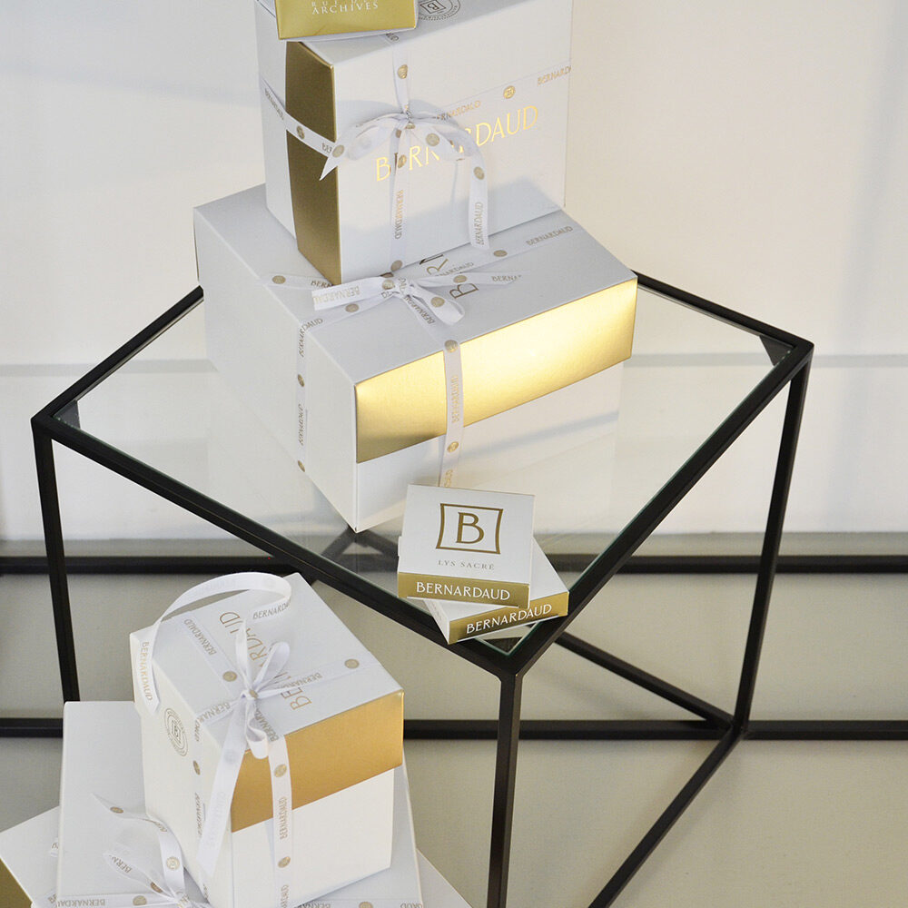 Bernardaud Gift box set of caviar plate and bell covert, Limoges porcelain, Ecume Platine collection, detail view