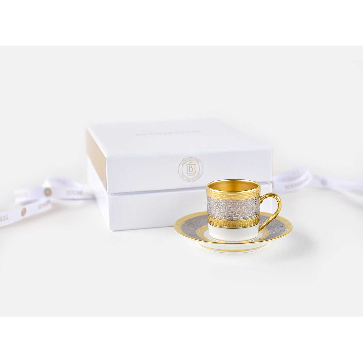 Bernardaud Gift case 1 moka cup 1,7 oz and saucer, Limoges porcelain, Follies collection, detail view