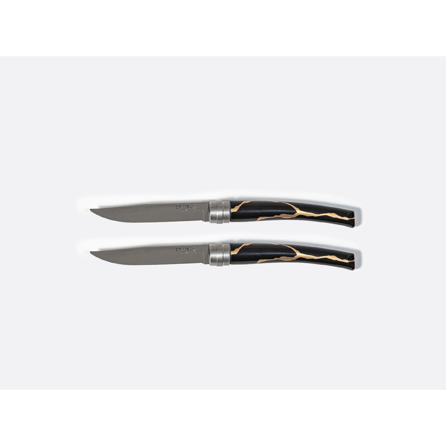 Bernardaud Set of 2 Miroir Argent blade table knives, Limoges porcelain, Kintsugi - Sarkis collection, on a white background
