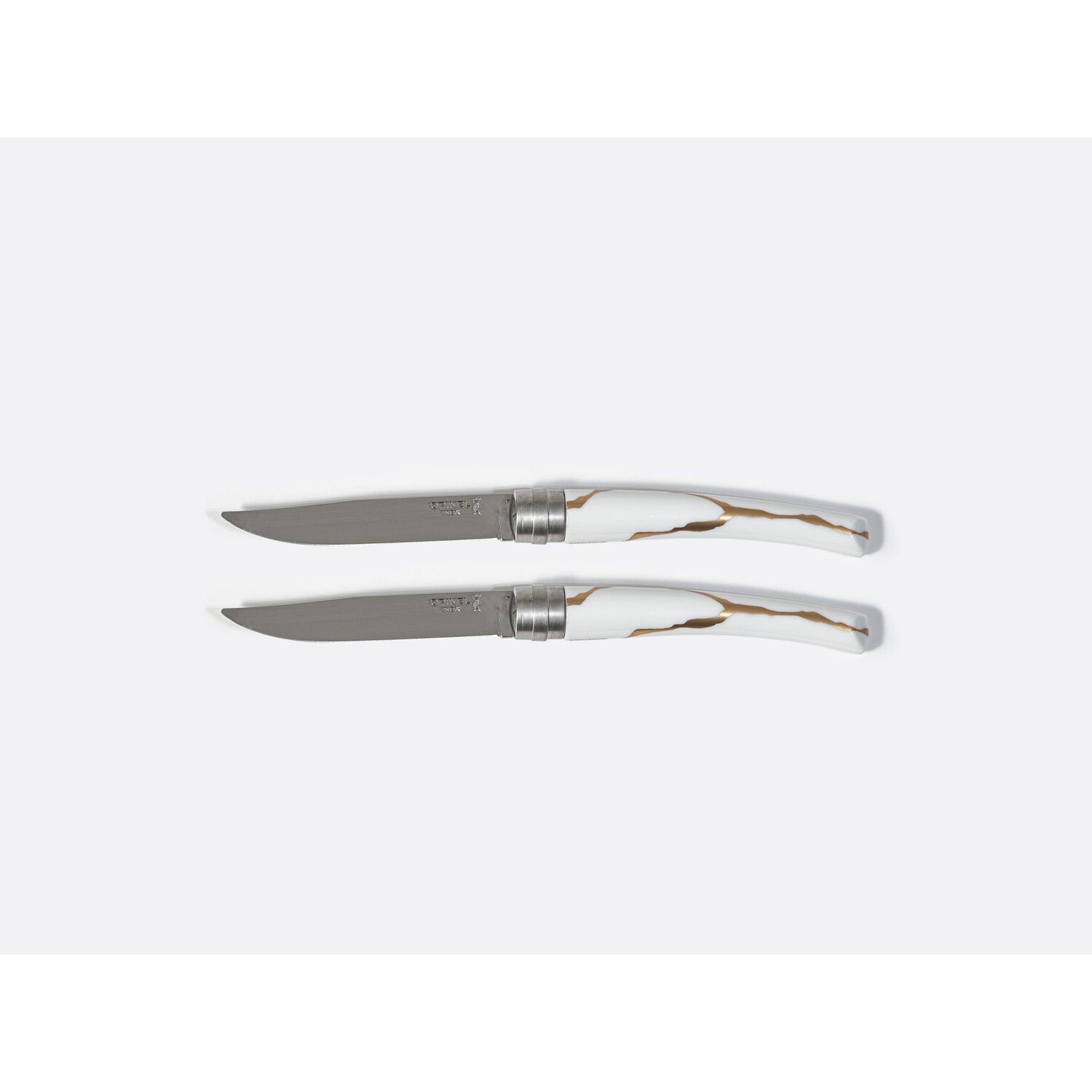 Bernardaud Set of 2 Miroir Argent blade table knives, Limoges porcelain, Kintsugi - Sarkis collection, on a white background