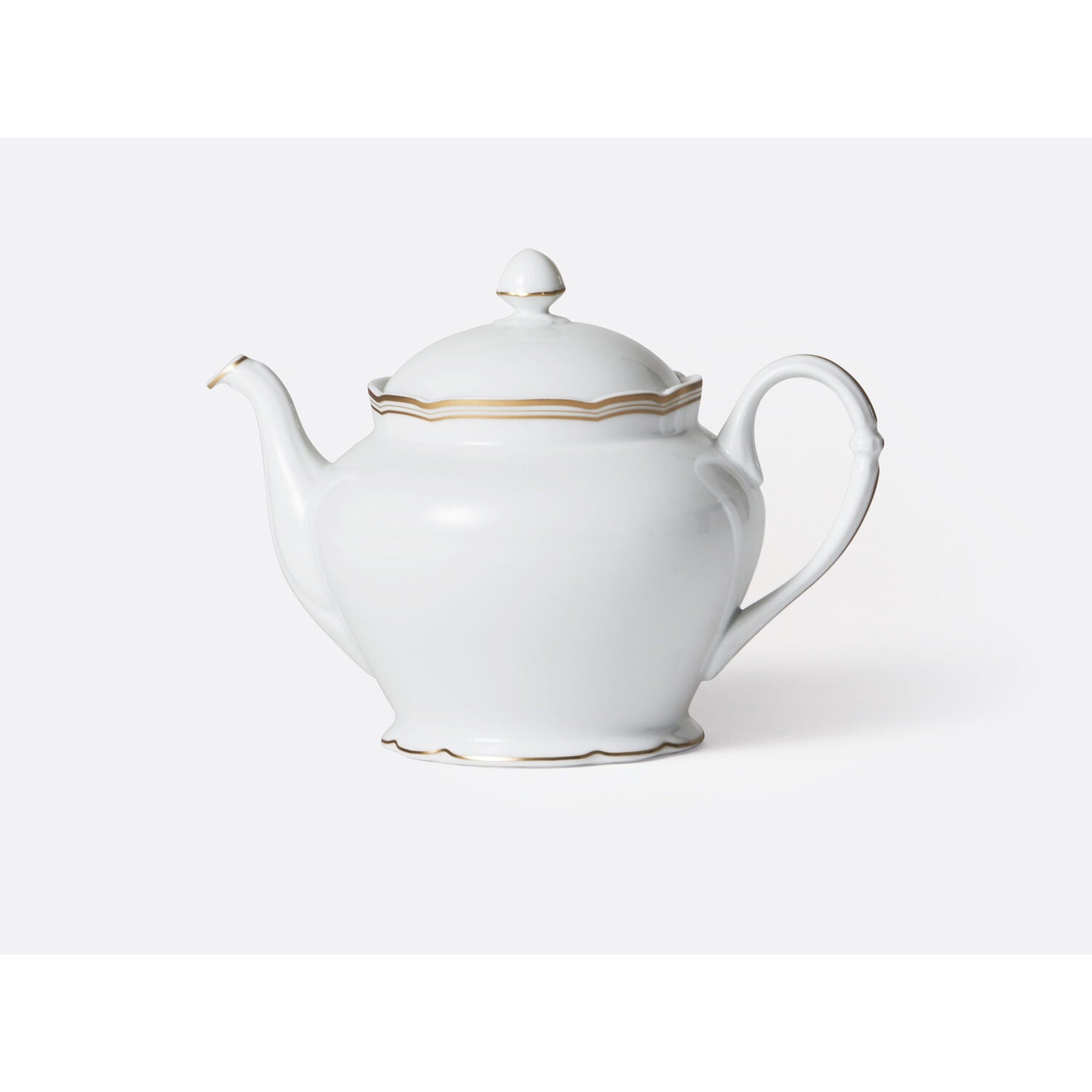 Bernardaud Tea pot 34 oz, Limoges porcelain, Pompadour collection, on a white background