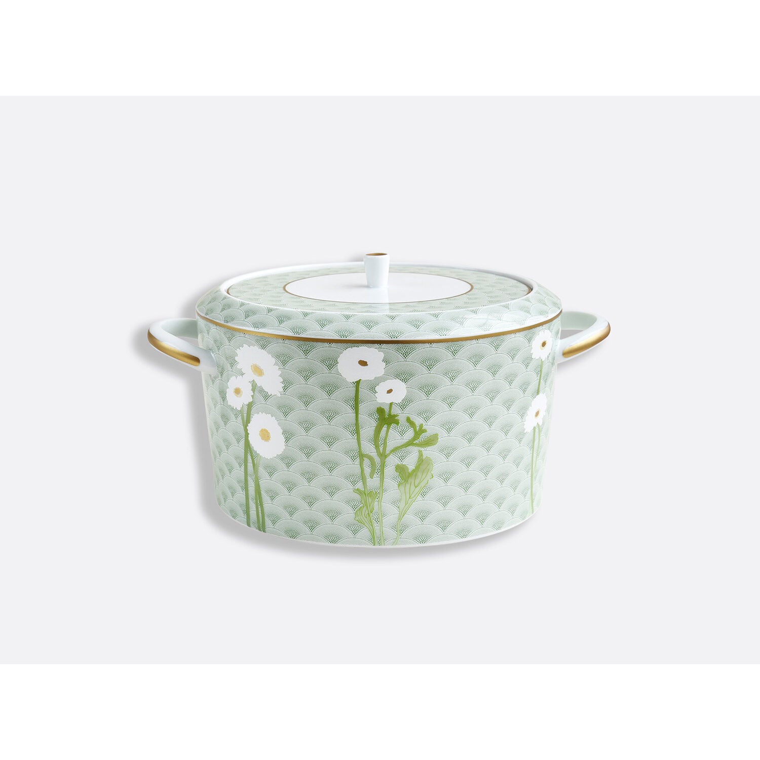 Bernardaud Soup tureen 68 oz, Limoges porcelain, Praiana collection, on a white background