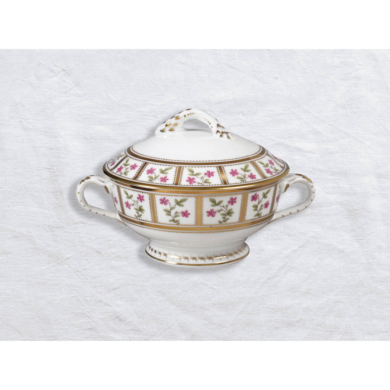 Bernardaud Gravy boat with cover 15 oz, Limoges porcelain, Roseraie collection, on a white background